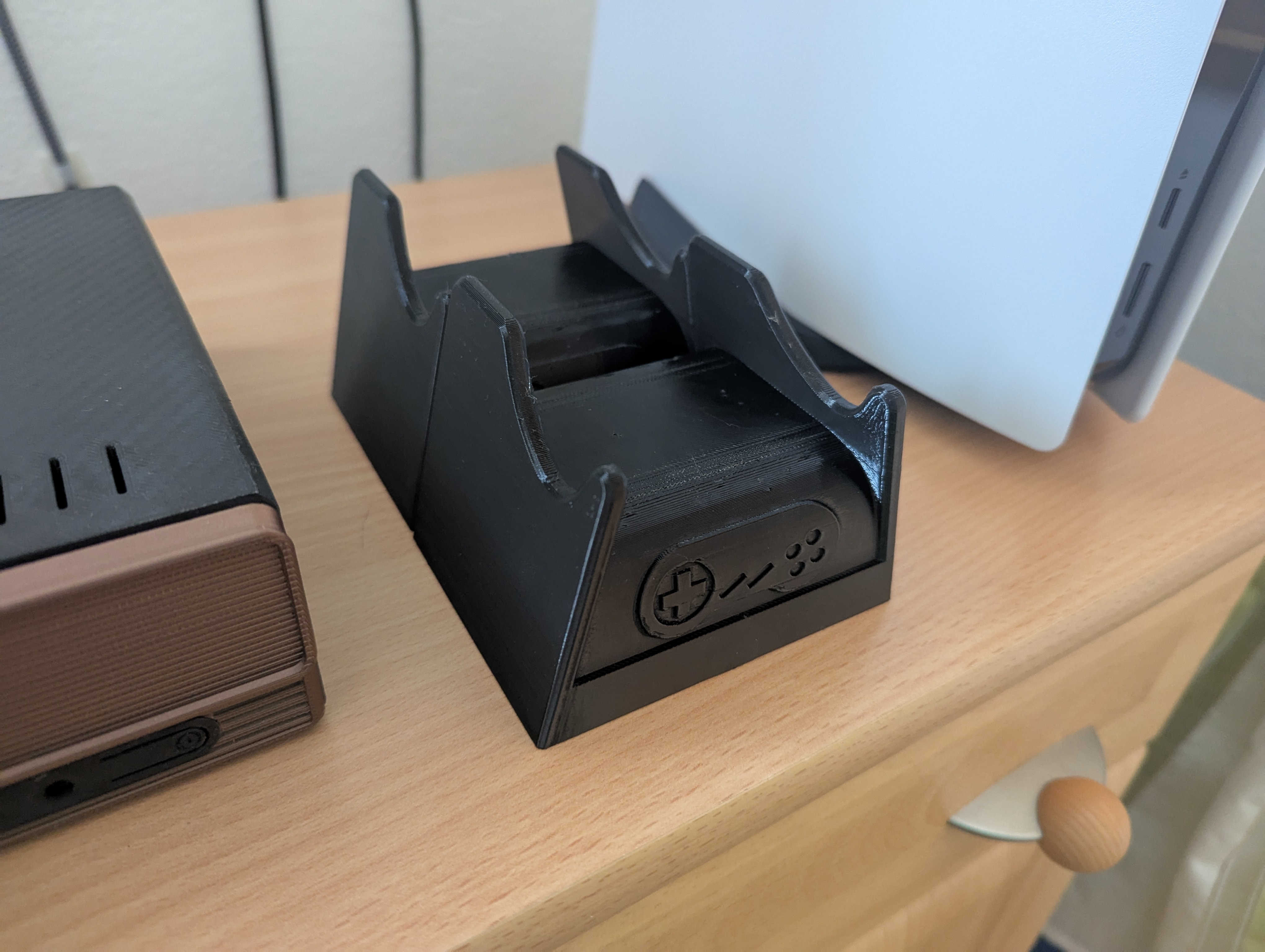 Miniatura 2 do modelo 3D Universal Controller Stand with Modular Magnetic Design