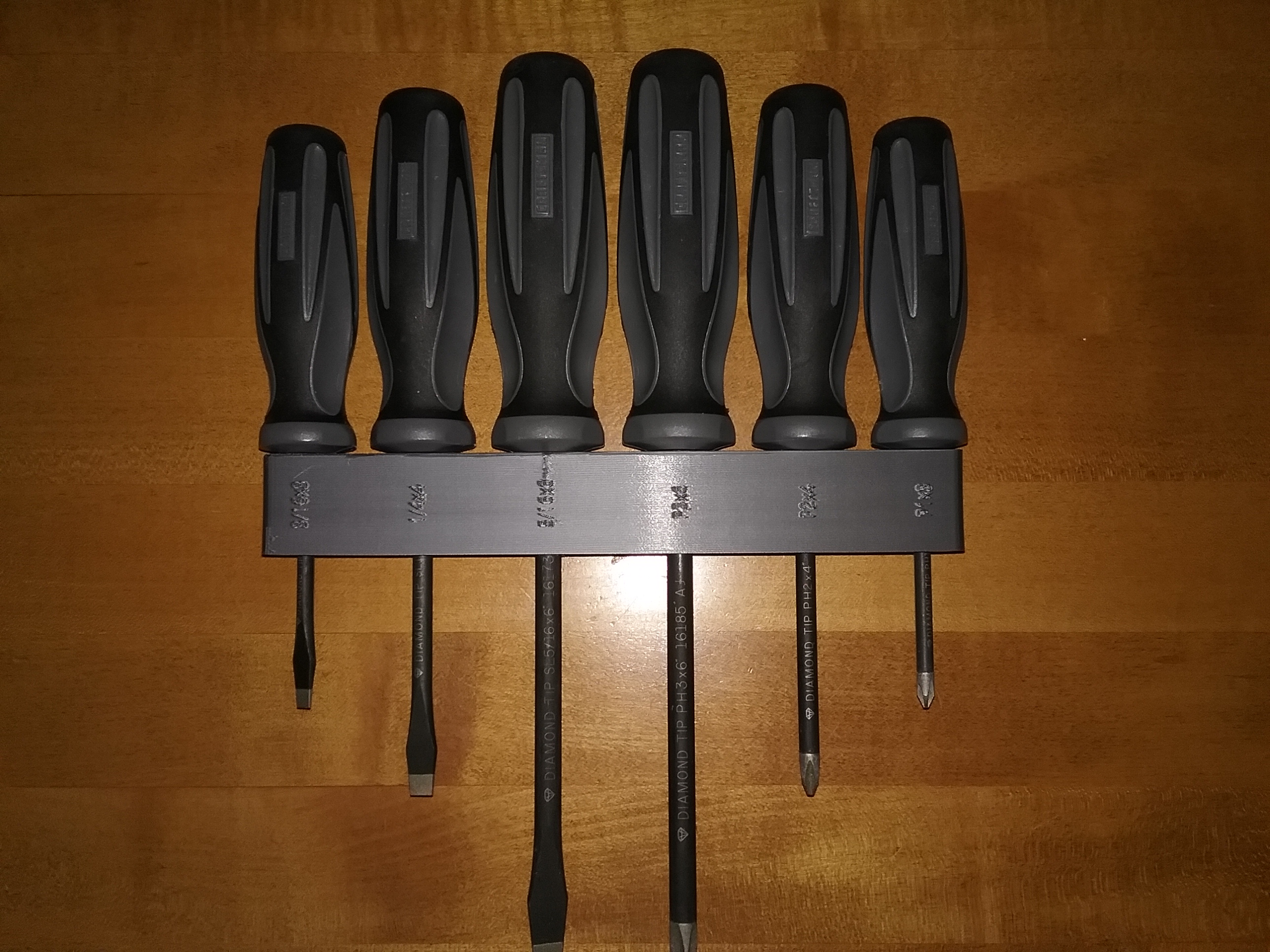 Craftman Exterme Grip 6-Piece Diamond Tip Screwdriver Set holder/organizer