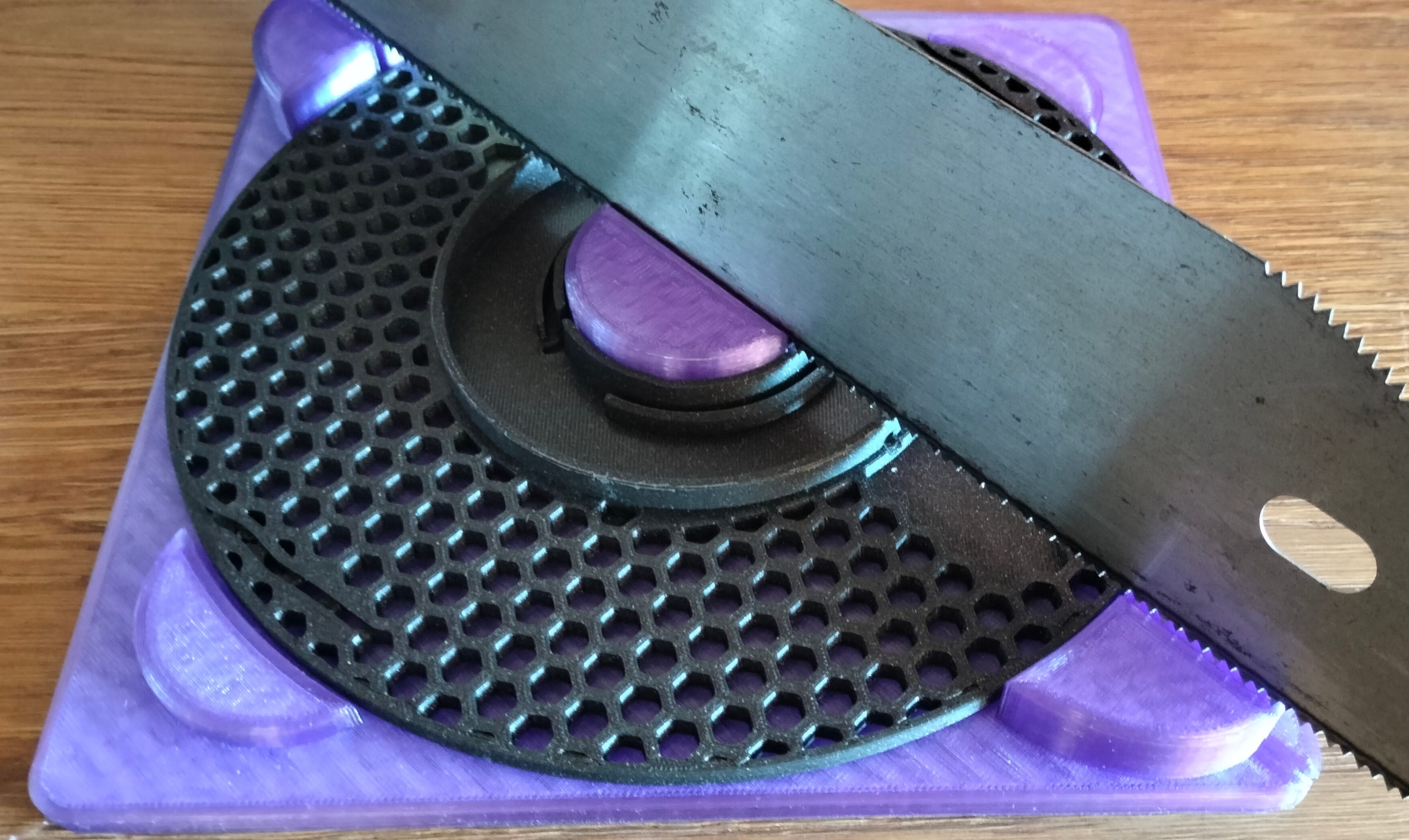 Spoolcutter for upcycling Prusament spools - This saves resources and gives the used Prusament spool a new lease on life.