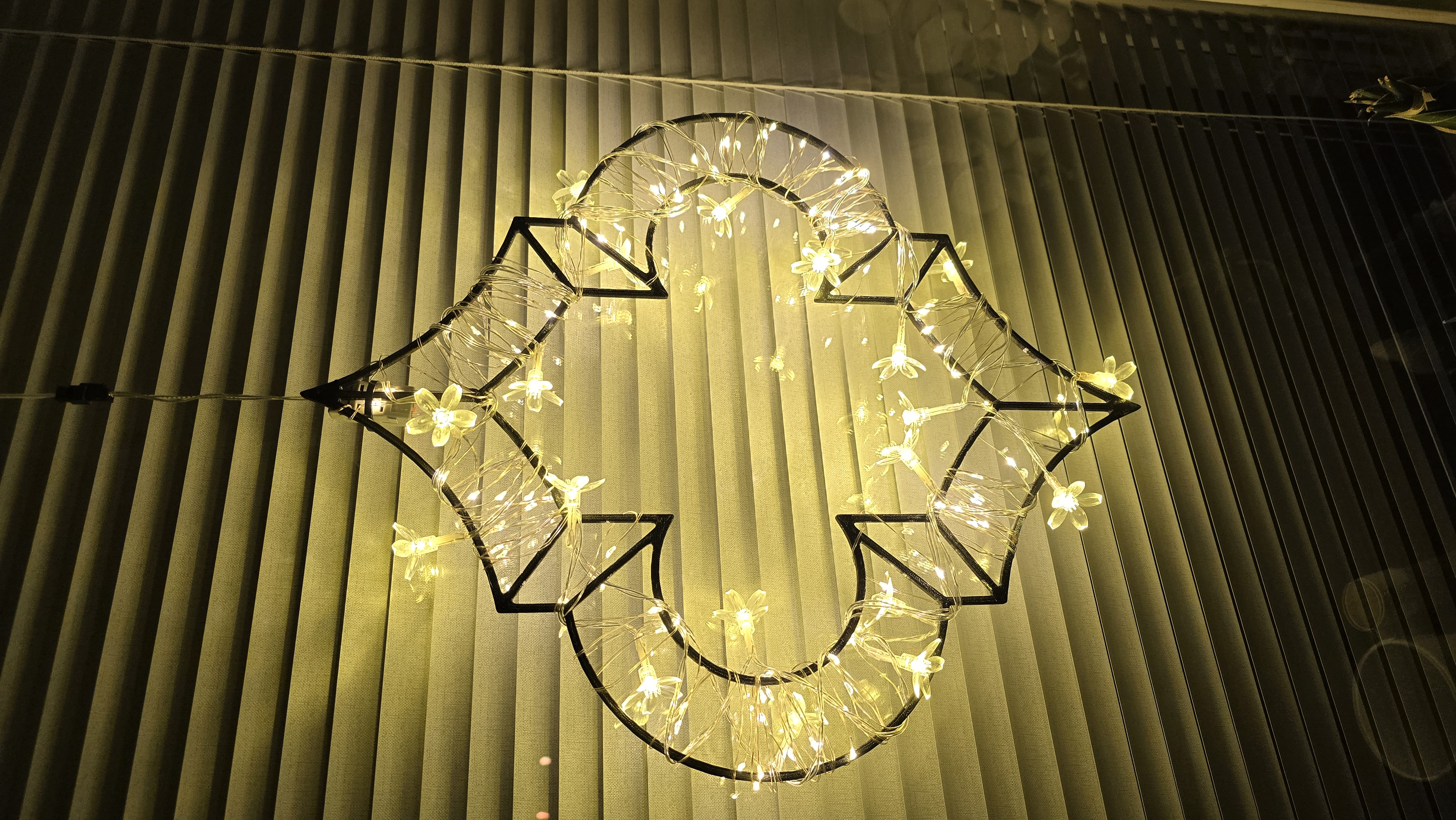 Faceted Moroccan Quatrefoil - Frame for Flowers or String Lights