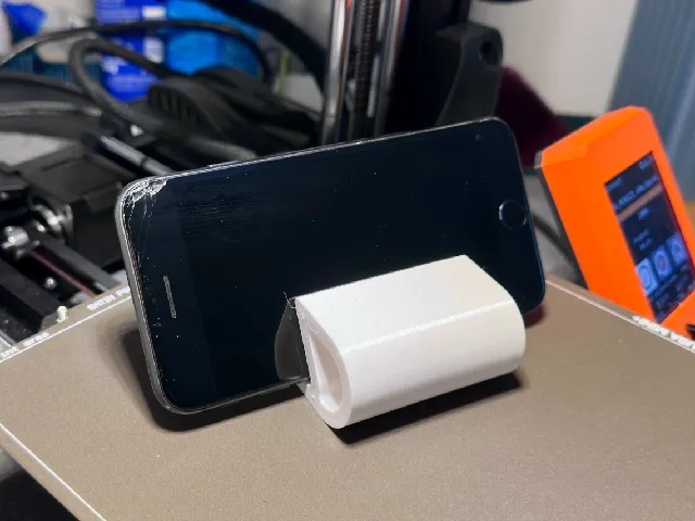 Chunky iPhone 8 / iPhone SE phonestand