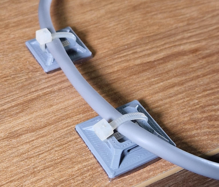 Miniatura 4 do modelo 3D Simple zip tie cable mount holder