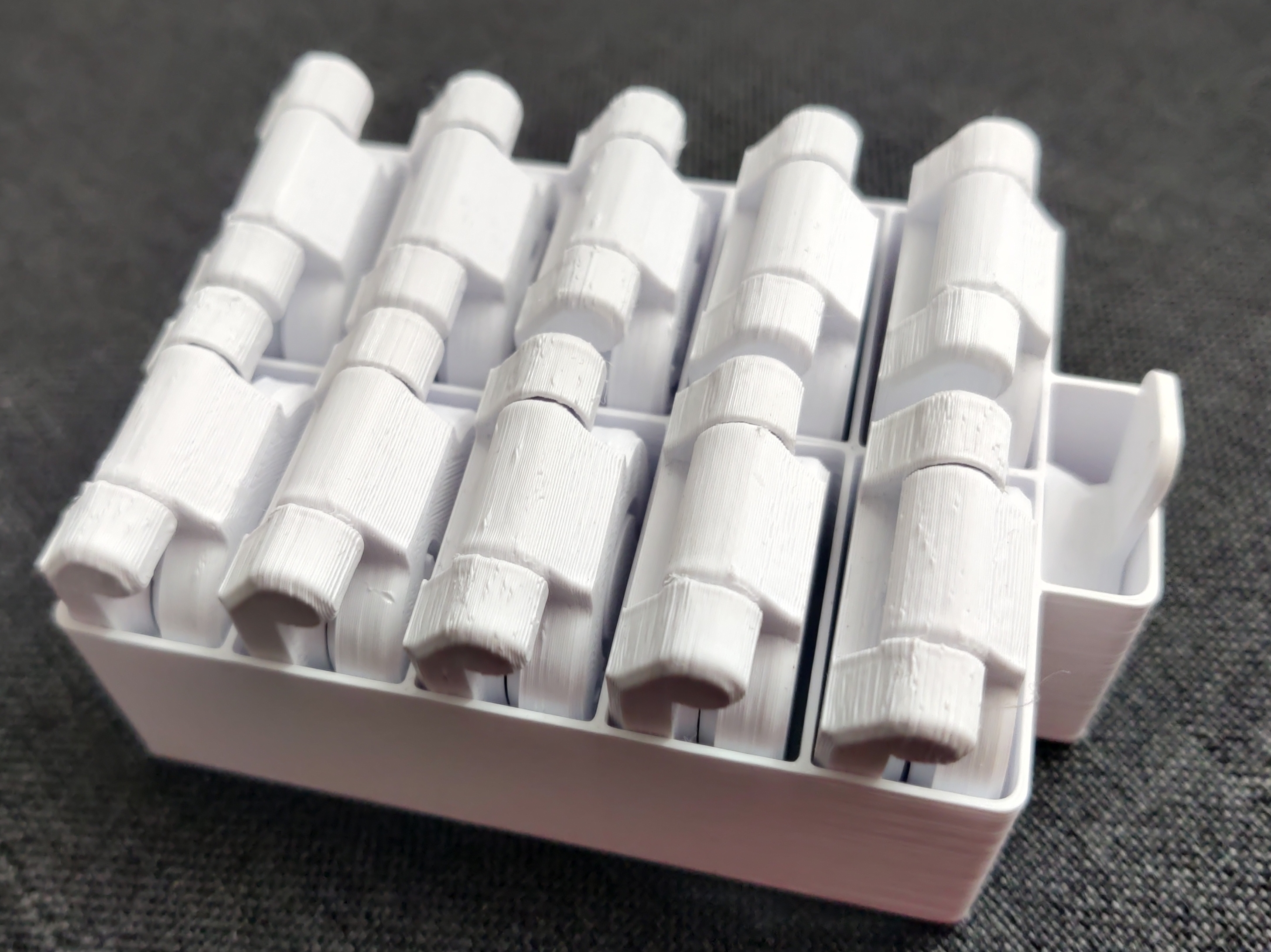 Storage to the collection of children's molds of Thorin Oakenshield.