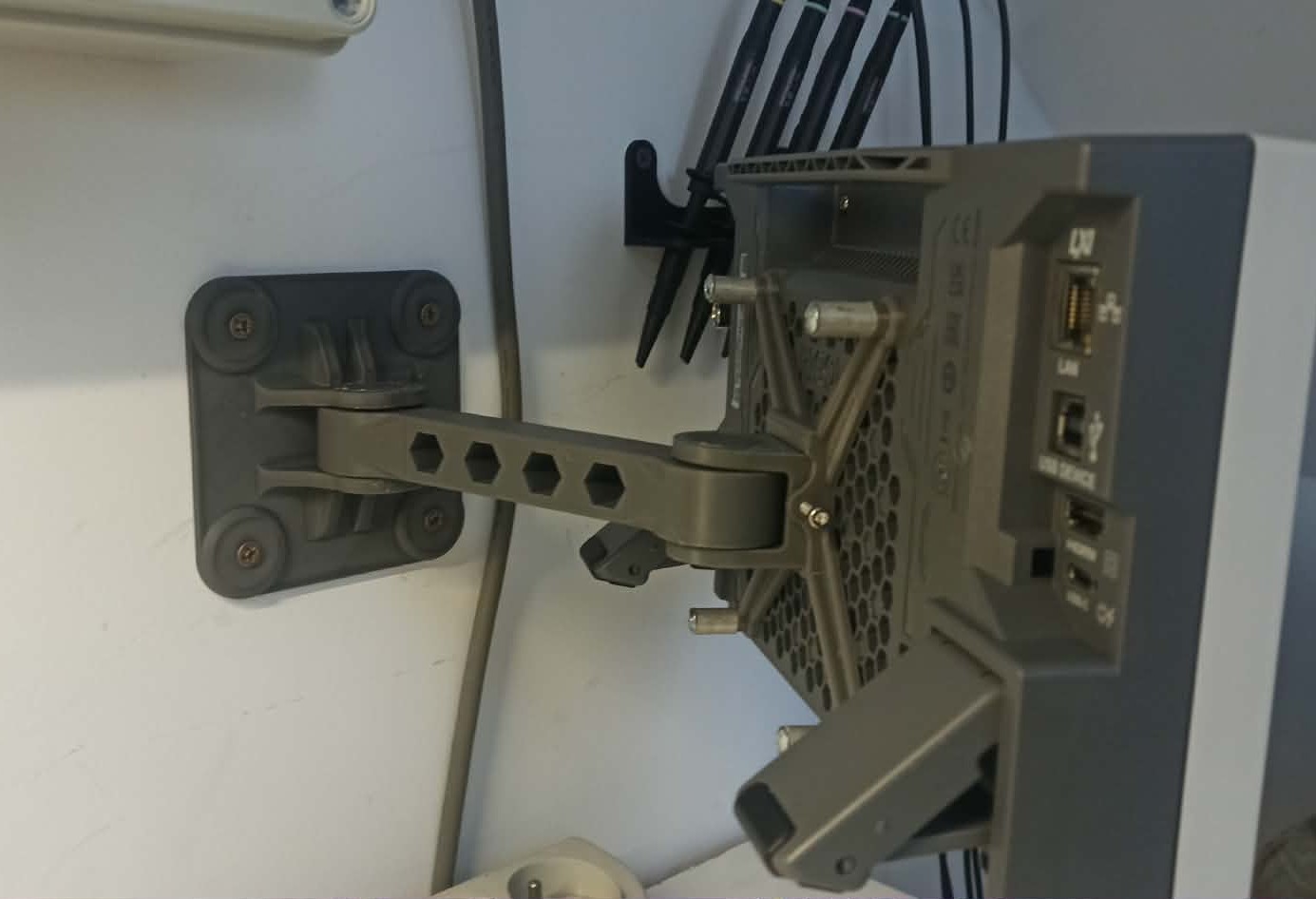 Rigol DHO800/900 wall mount with arm