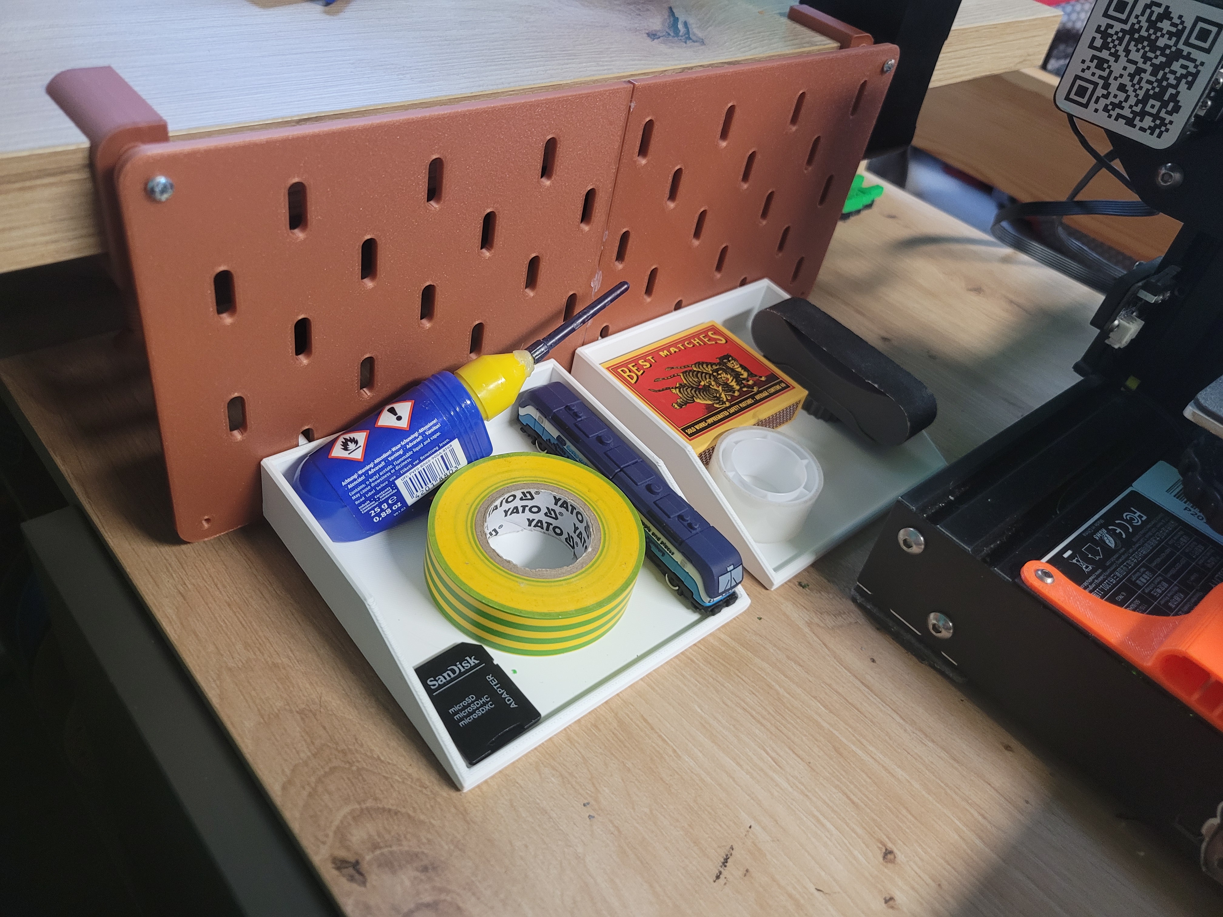Stolni ikea skadis/Desktop ikea skadis — miniatura 4