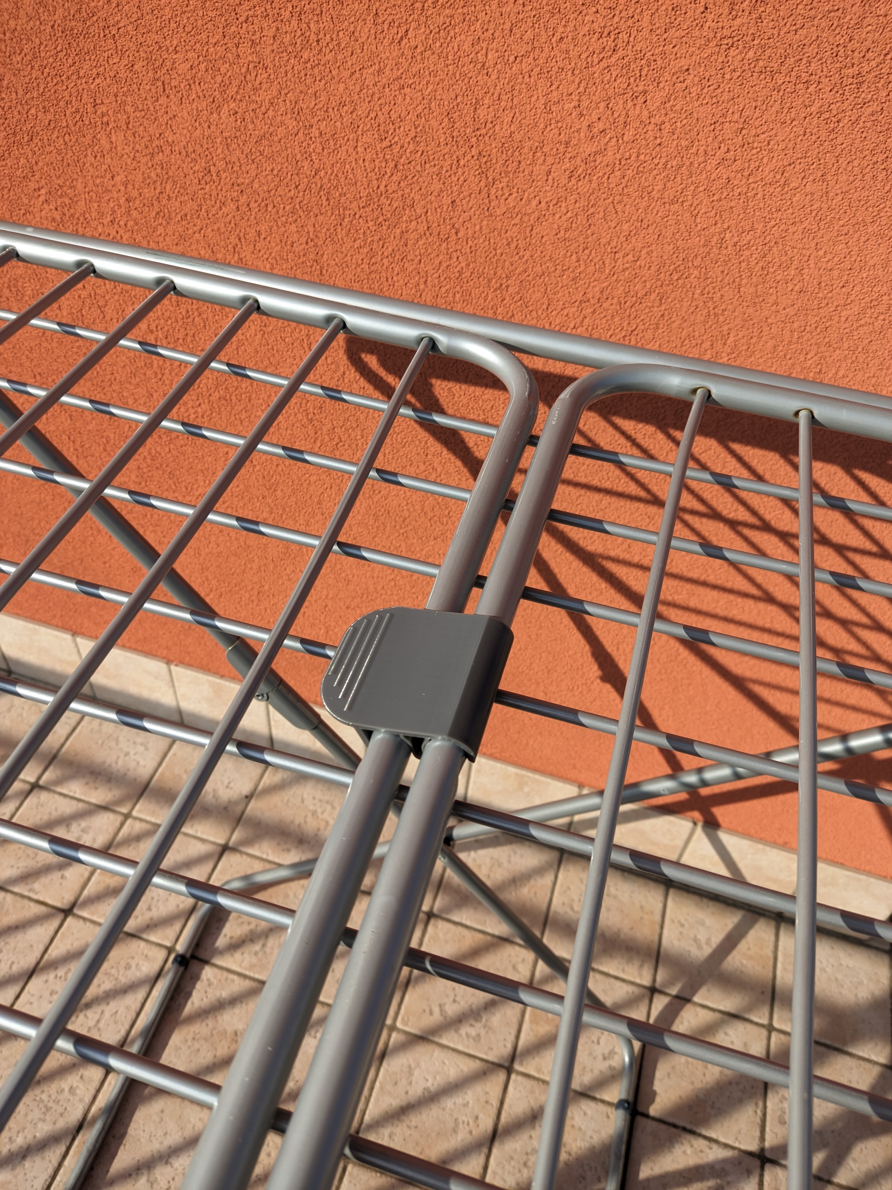 Miniatura 4 do modelo 3D Drying Rack Locking Clip