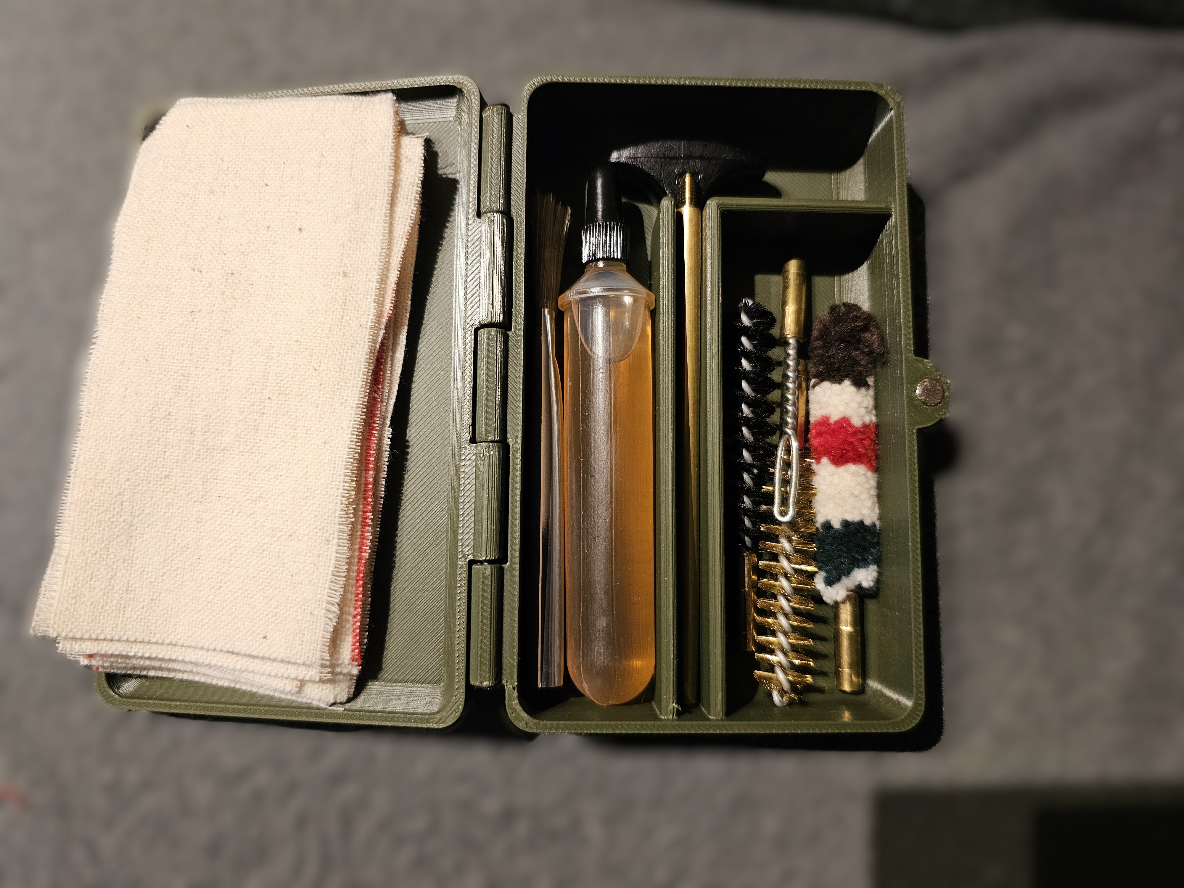 WaffenReinigungsBox mit Magentverschluss