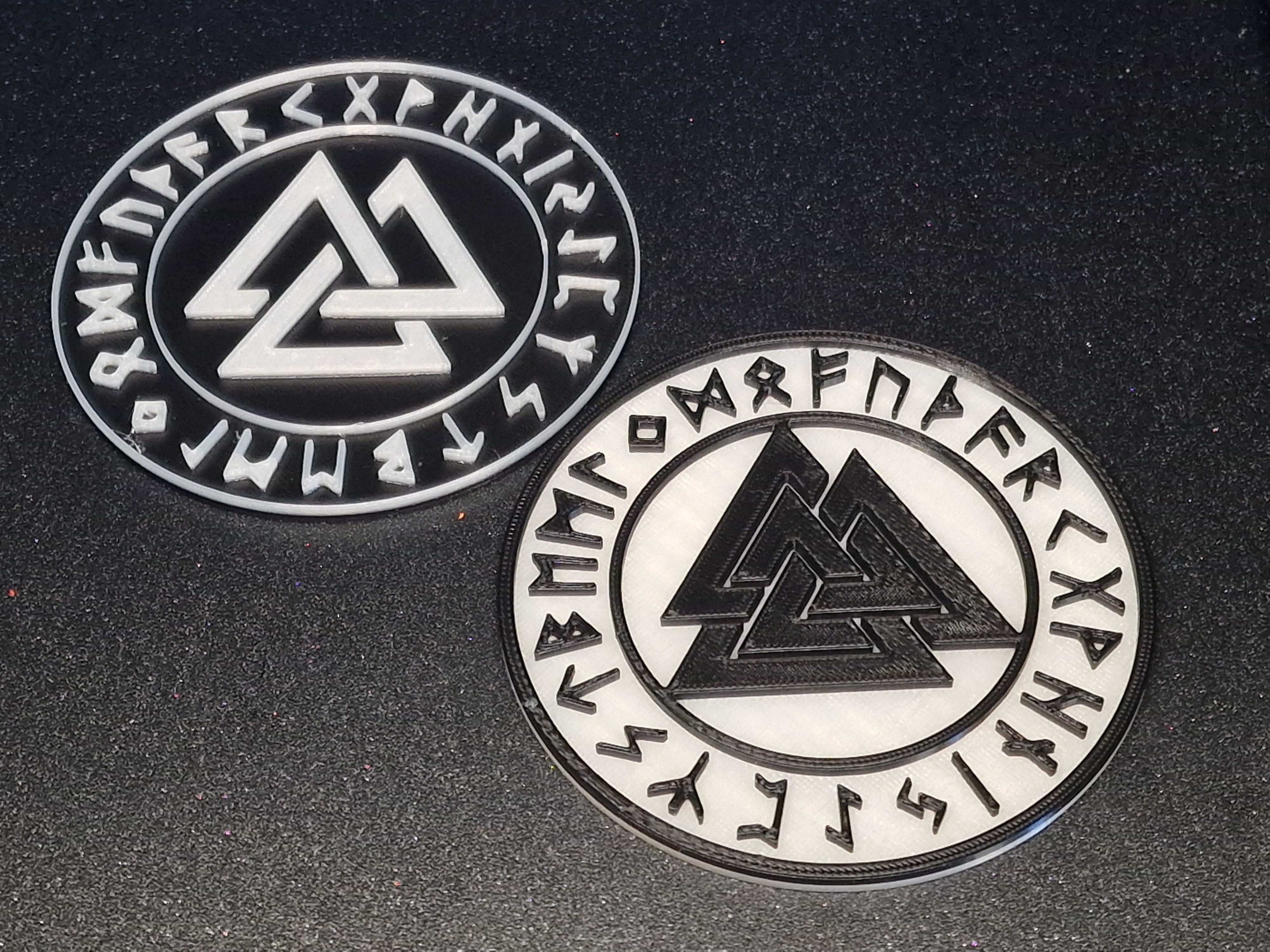 Valknut with runes — miniatura 7