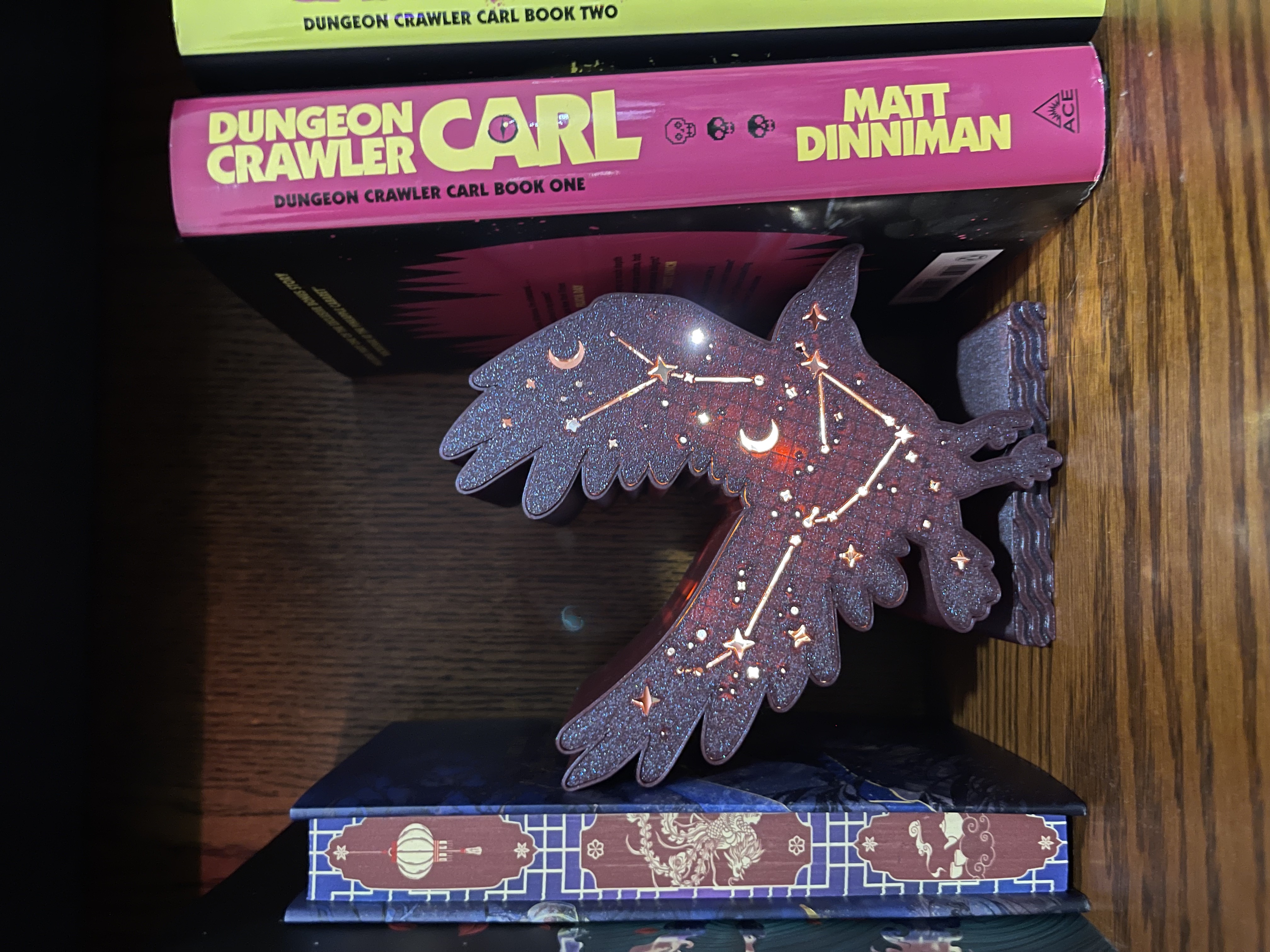 Cosmic Crow – Light-Up Constellation Shelf Display — miniatura 4