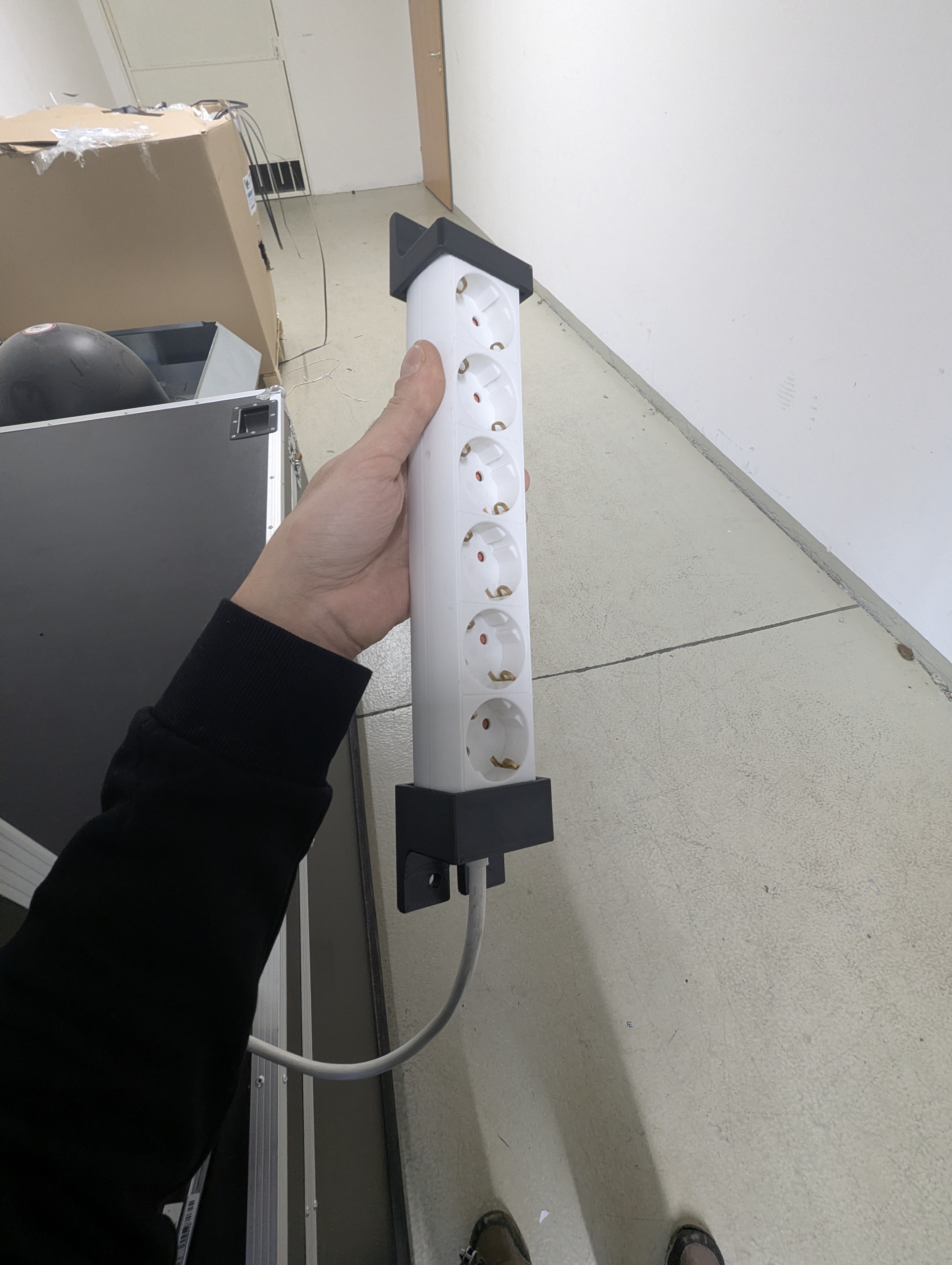 power strip holder / standoff / mount for CEE EU power split / distribution box / schuko verteiler