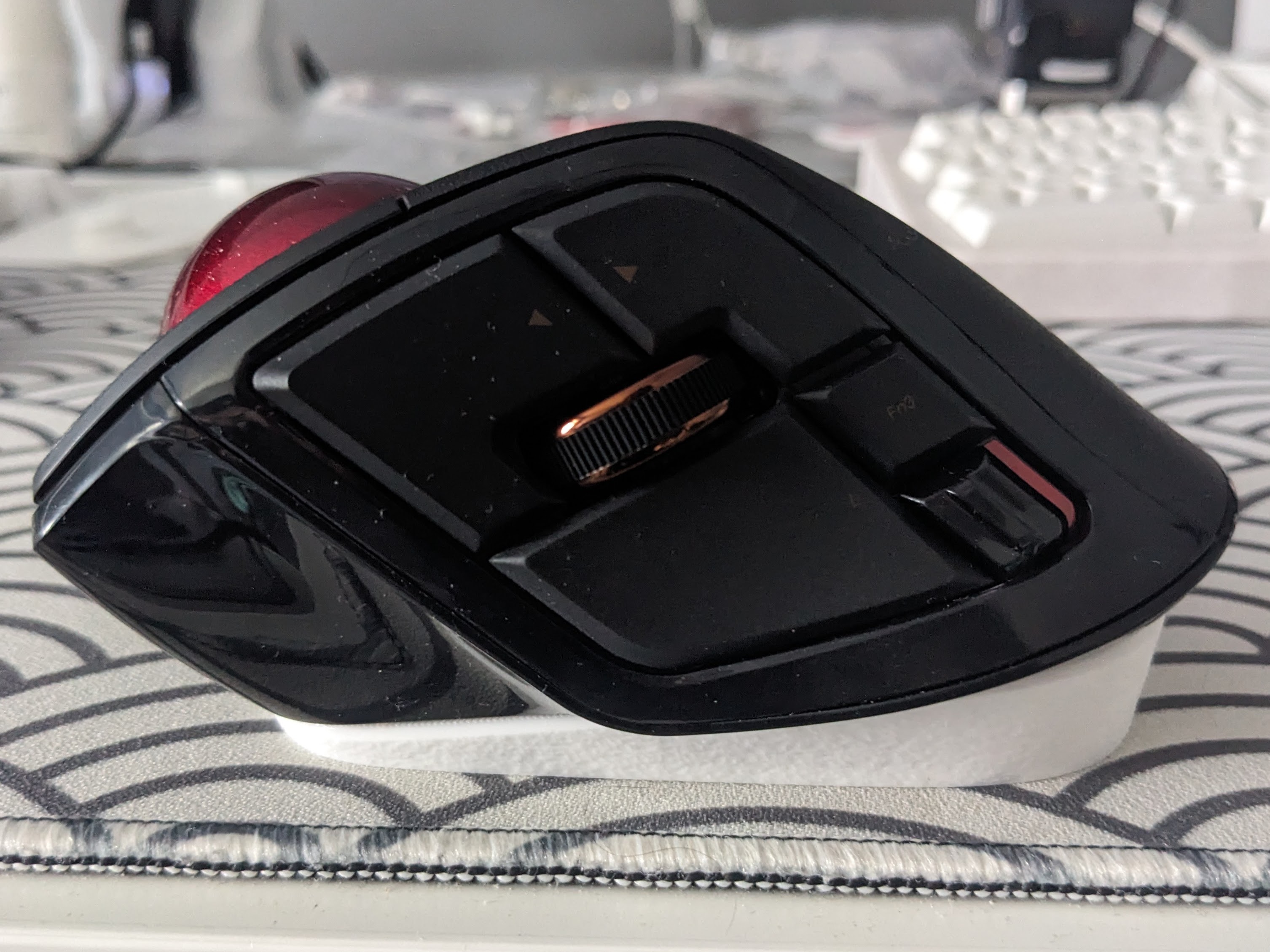 Elecom Deft Pro Trackball Stand (8 degree forward tilt)