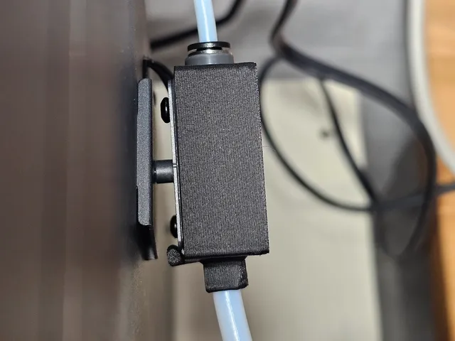 Remix - Clip added - PTFE Bowden Tubing Adapter for Elegoo Centauri Carbon Filament Sensor