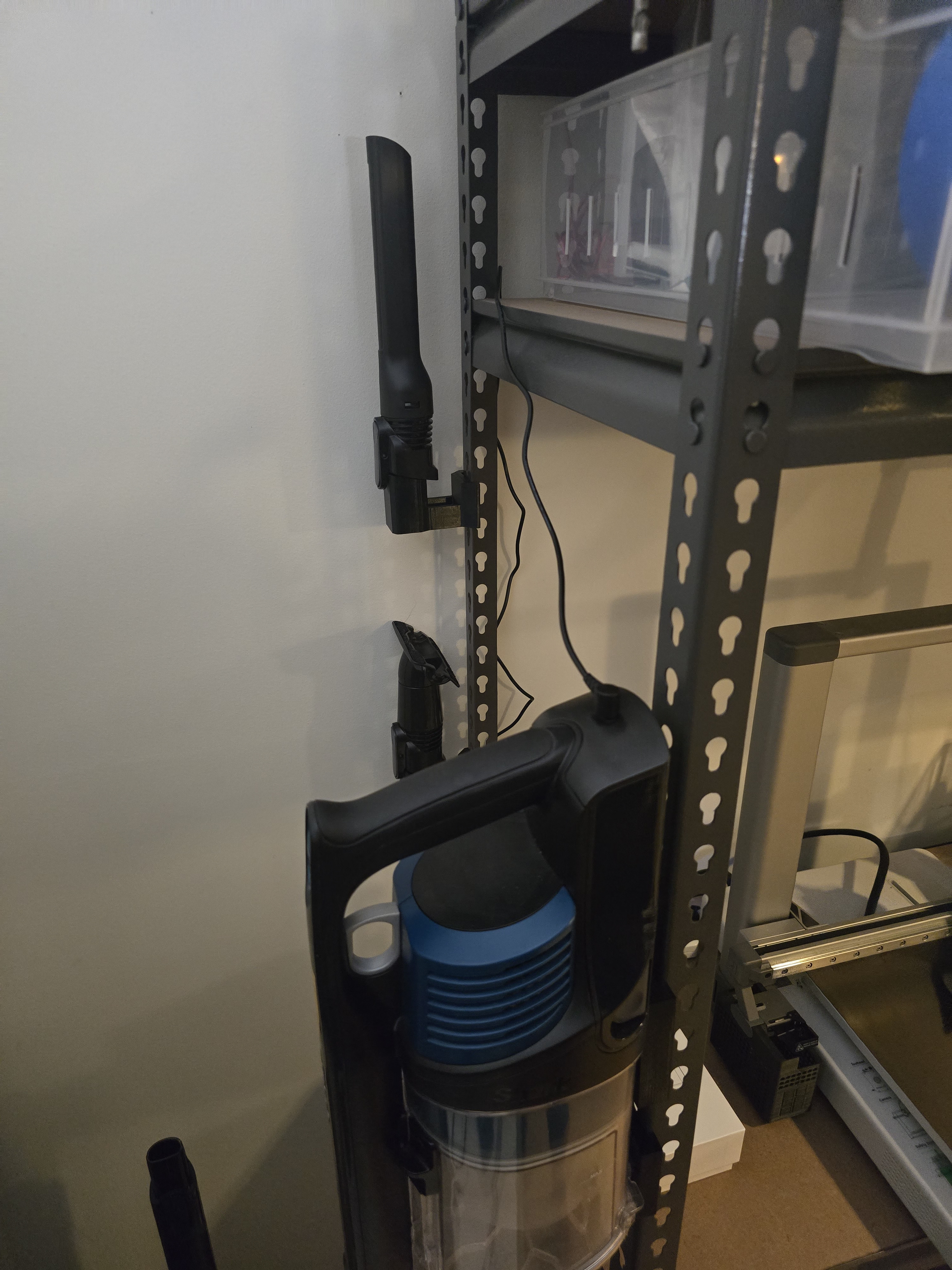 Shark IZ202 Craftright Bunnings Shelves Keyhole  Mounts