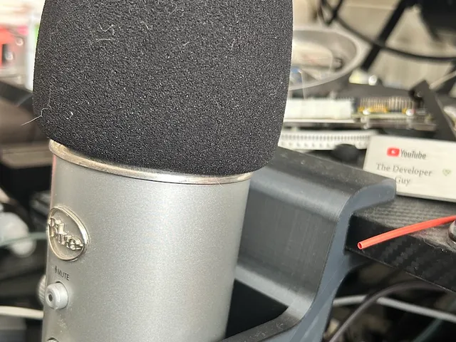 Blue Yeti microphone desk stand mount