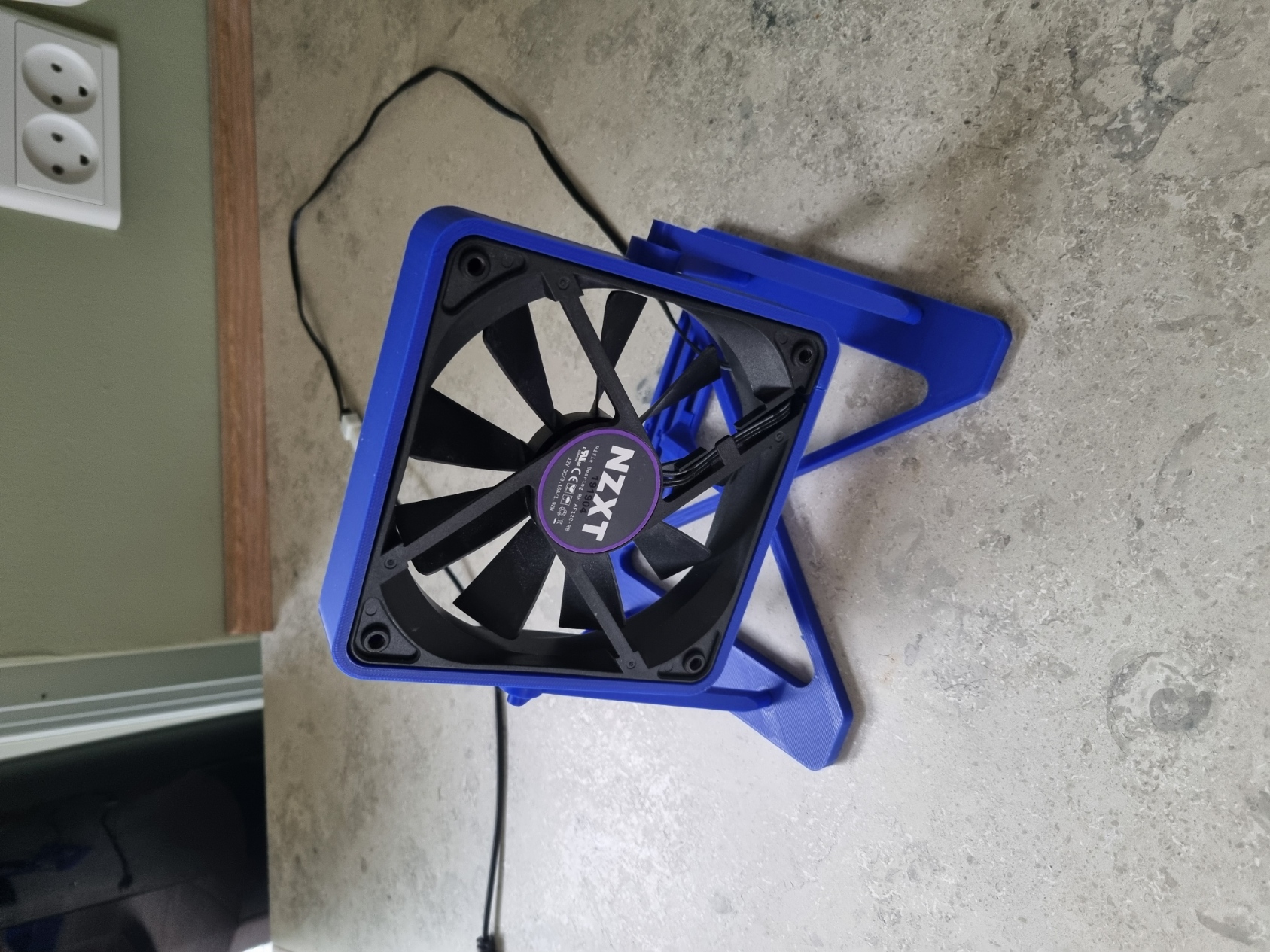 Fan desk mount