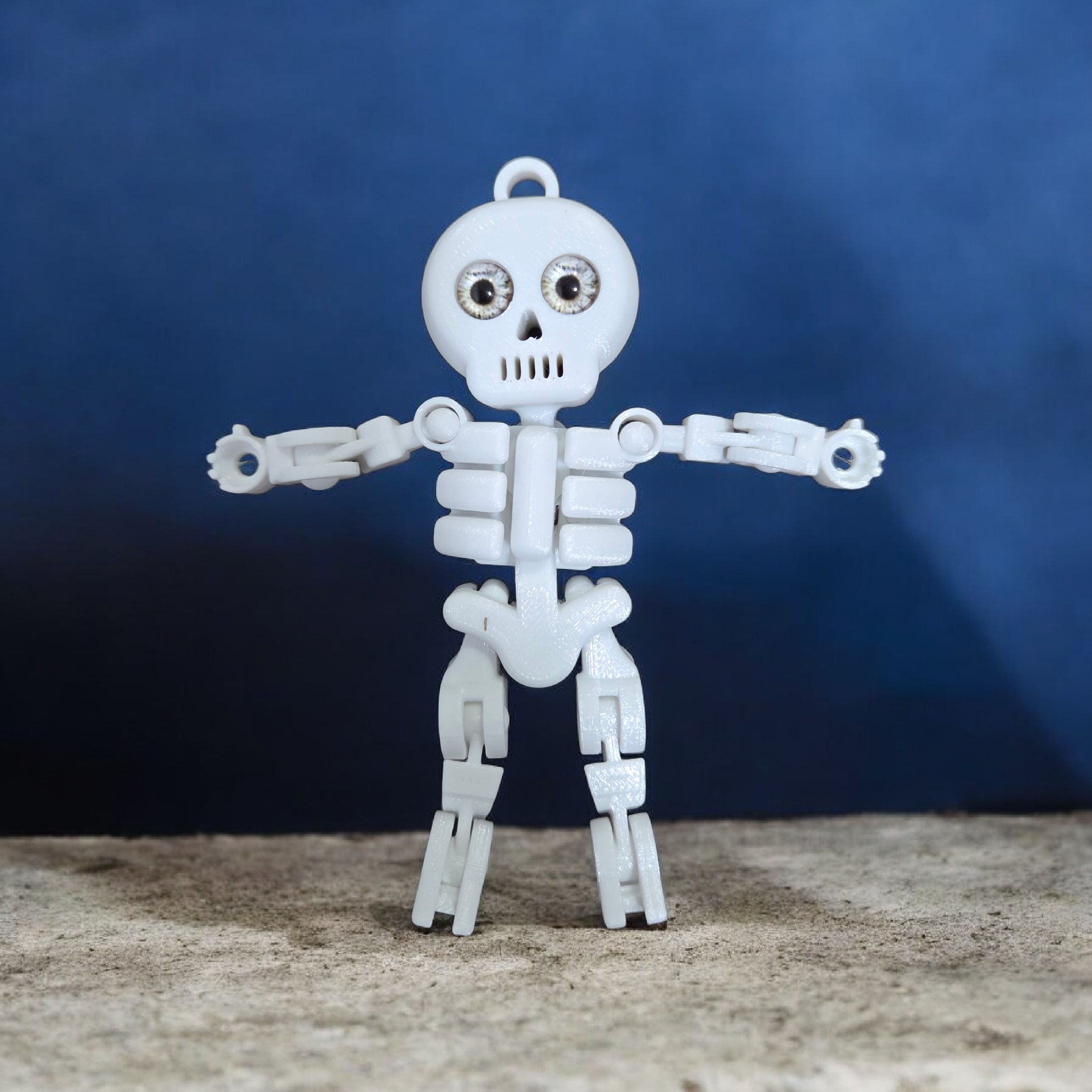 Articulated skeleton toy compatible with 8mm glass eyes