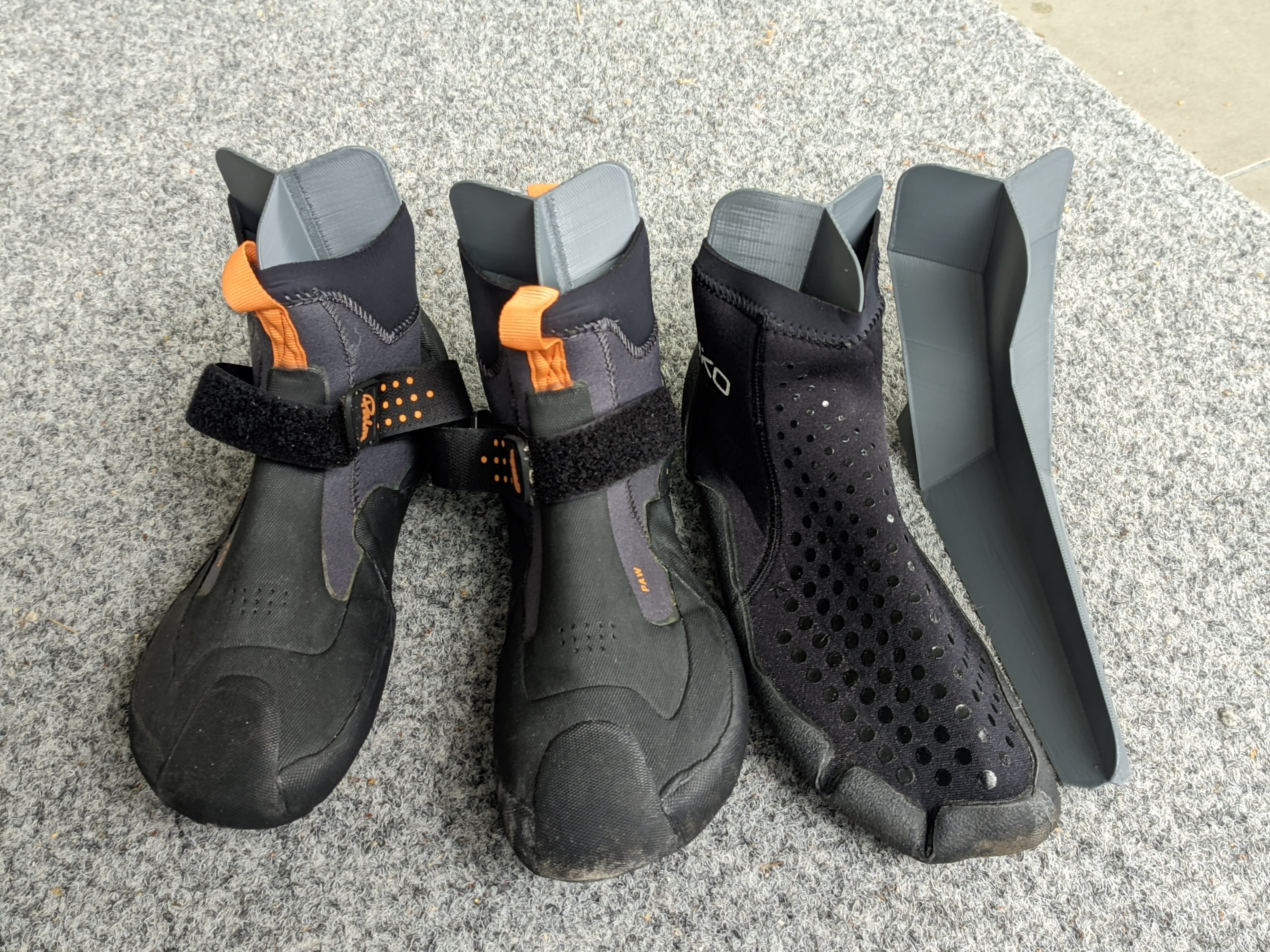 Shoe dryer / spreader