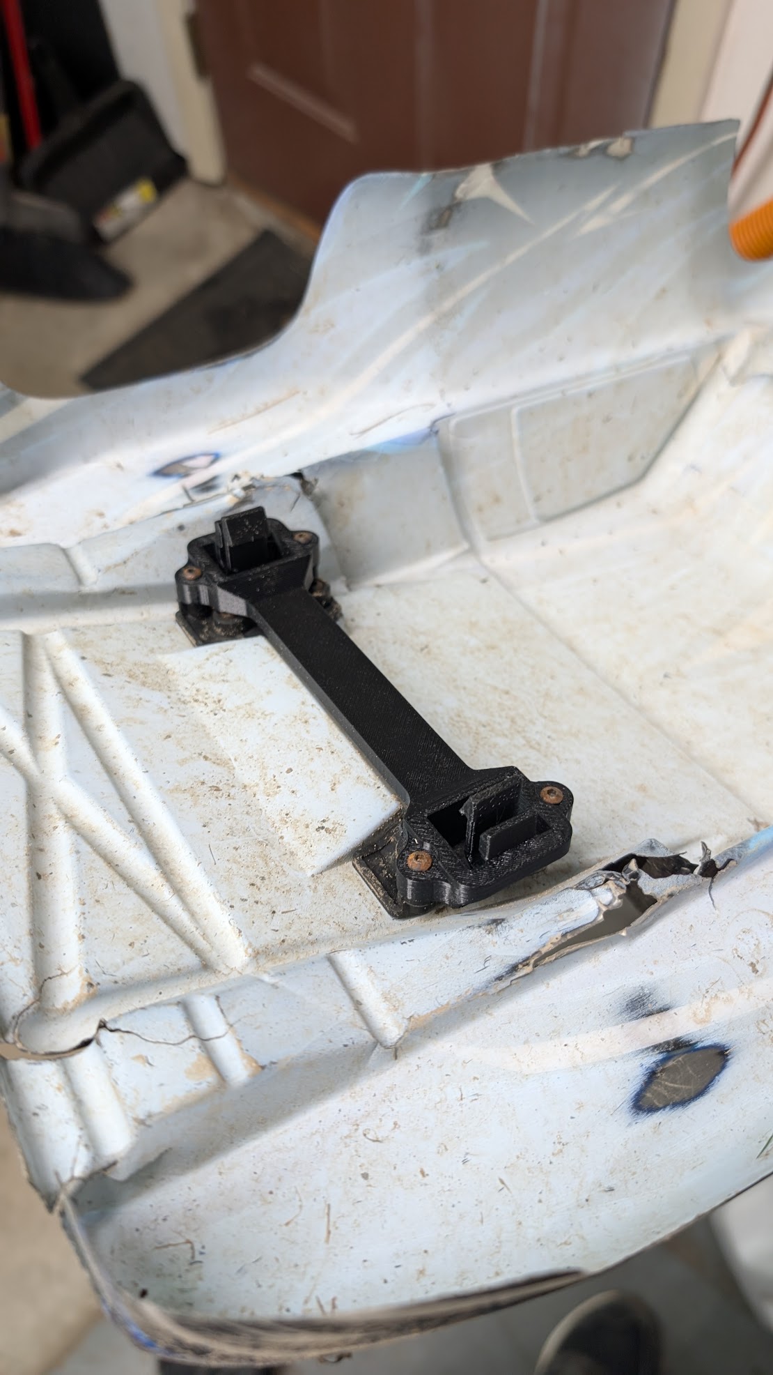 Traxxas Slash Clipless Body Latch Mount