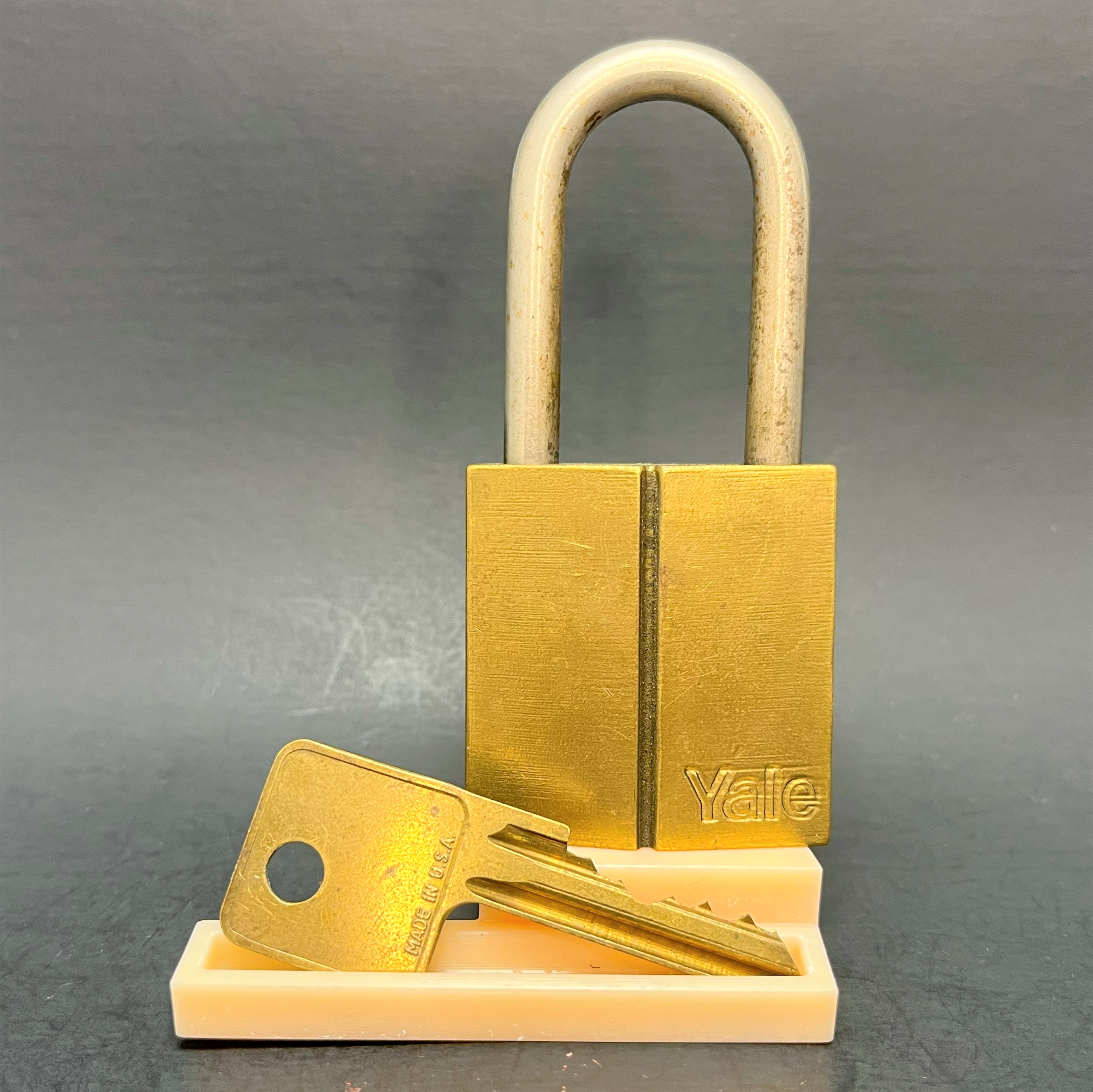 Padlock Display Stand - Medium Curved Body Locks