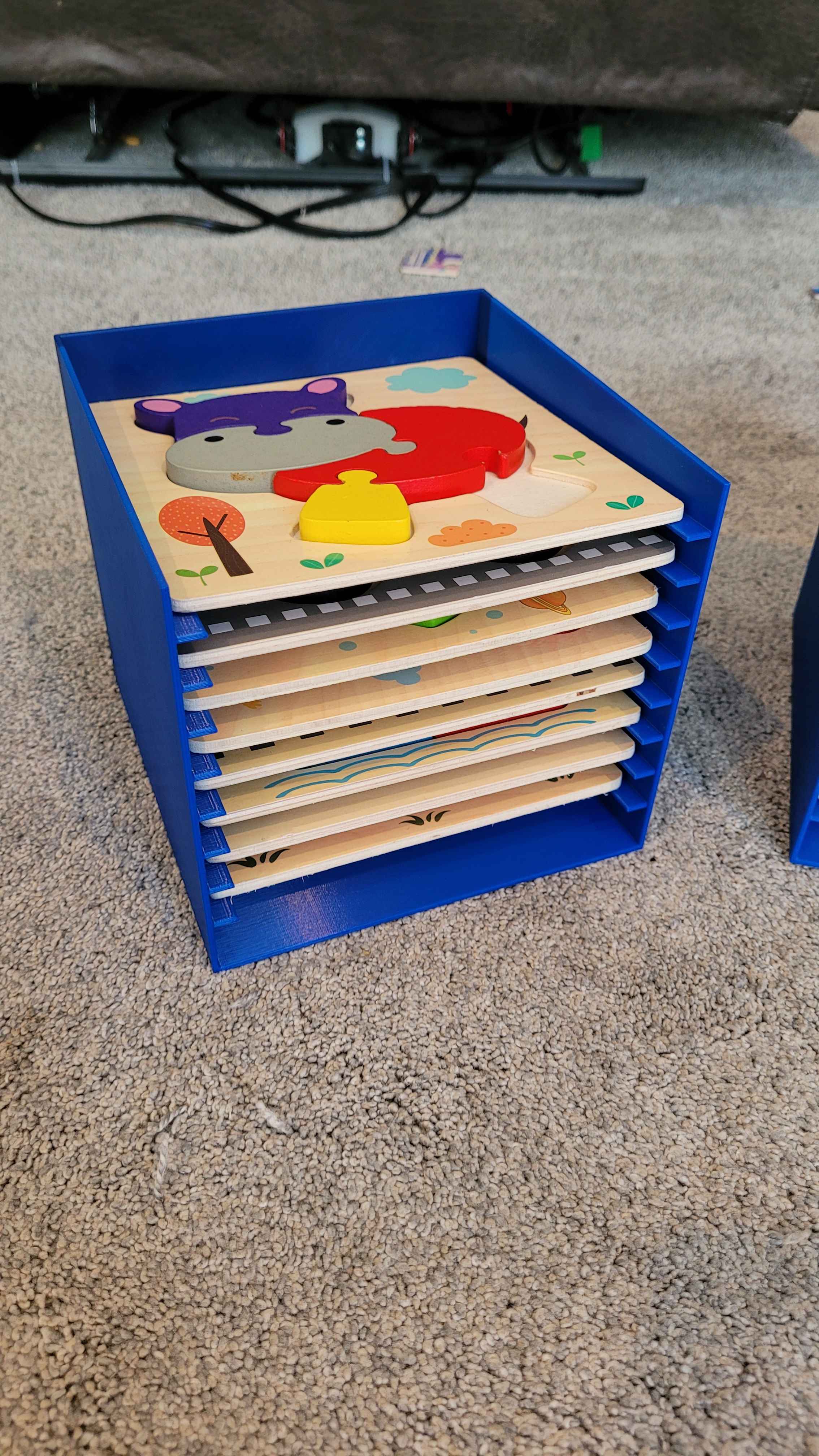 Kid's puzzle holder