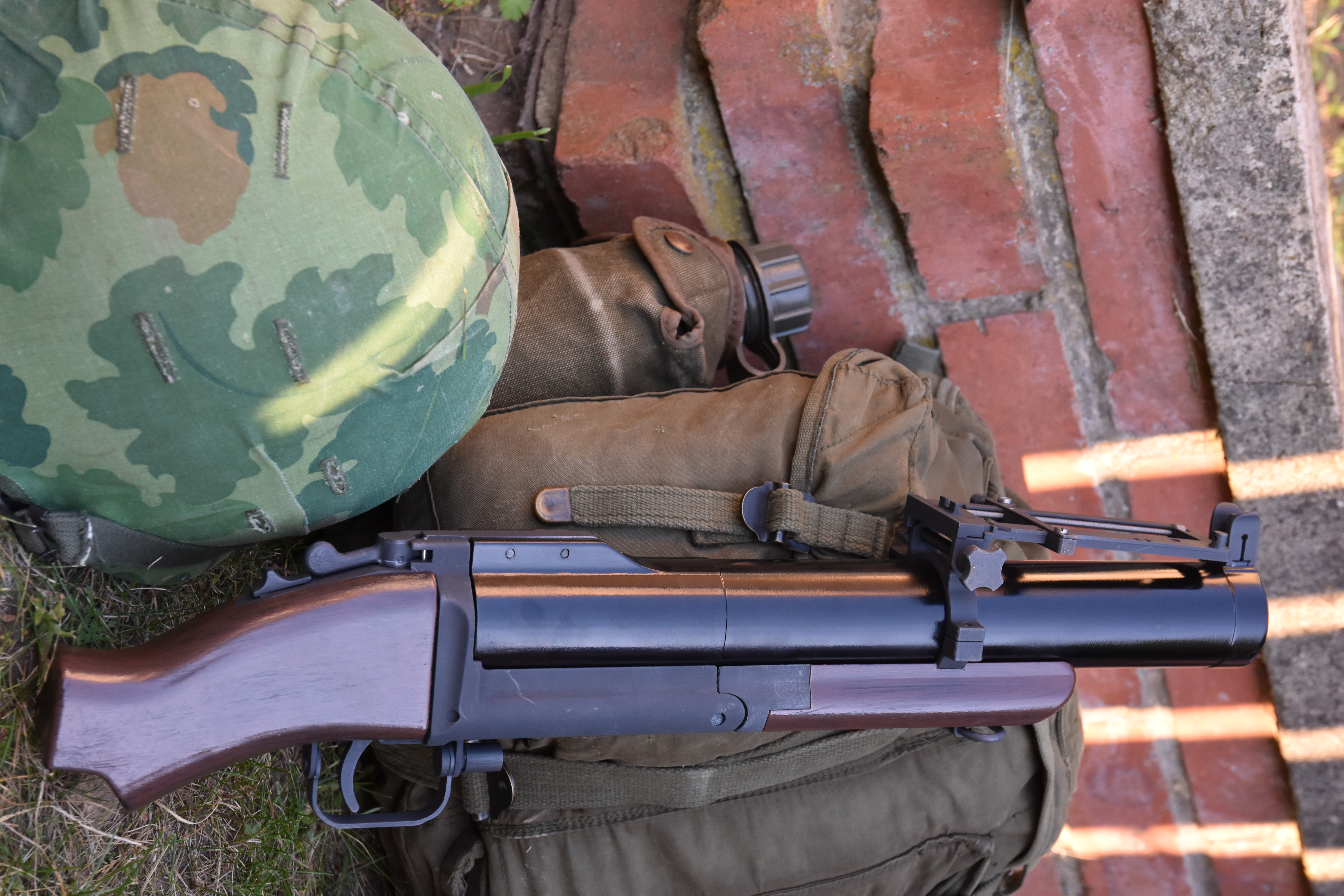 M79 Airsoft 40mm gas grenade launcher prop with KANARR CORP markings and realistic parts. — miniatura 4
