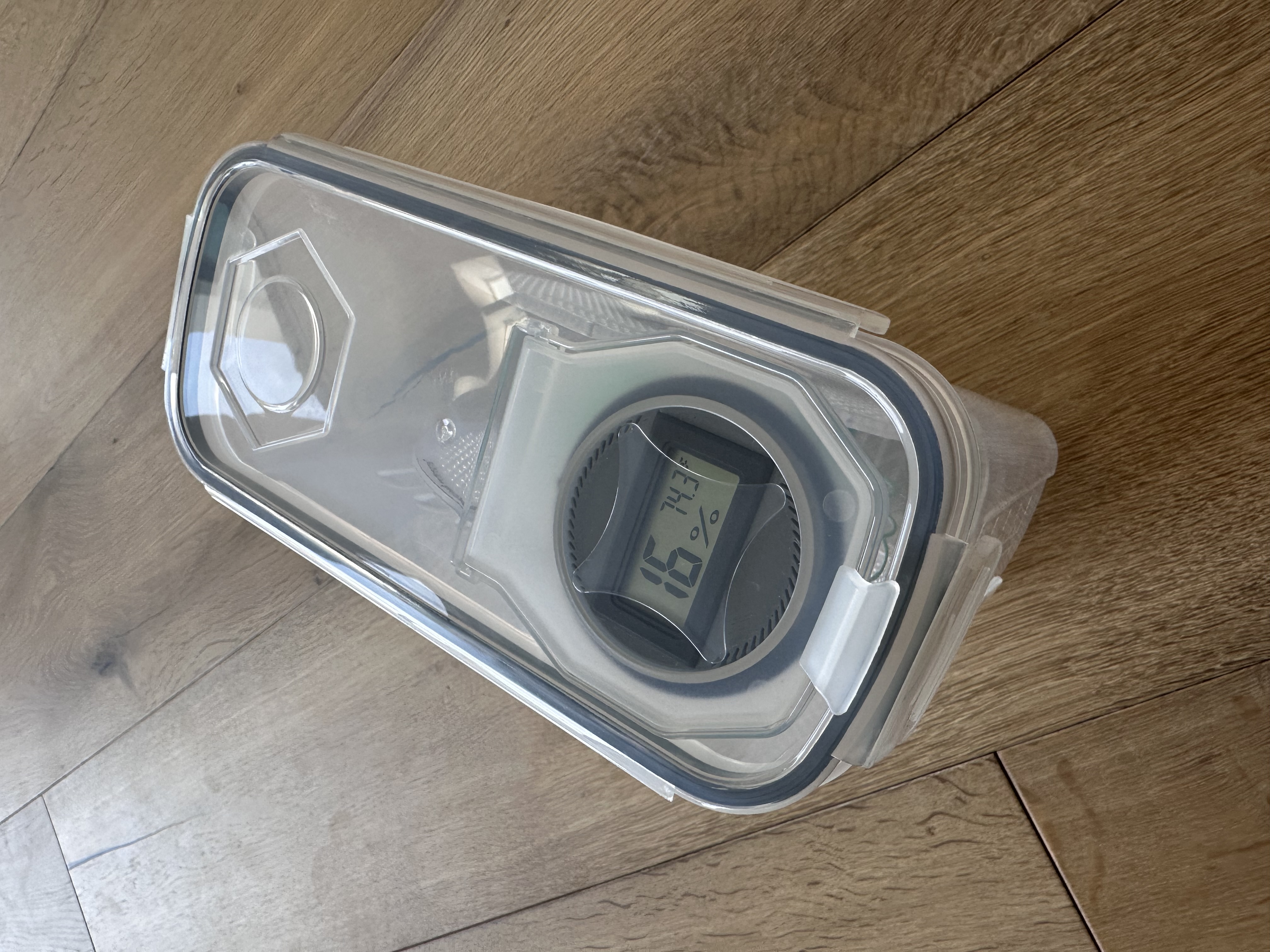 Hygrometer mount for cereal container — miniatura 2