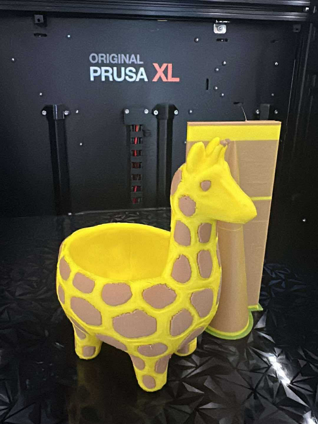 Flower pot giraffe