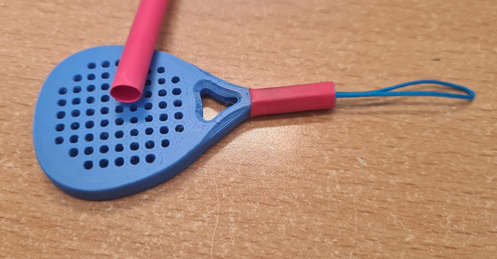 Miniatura 6 do modelo 3D Padel racket keychain