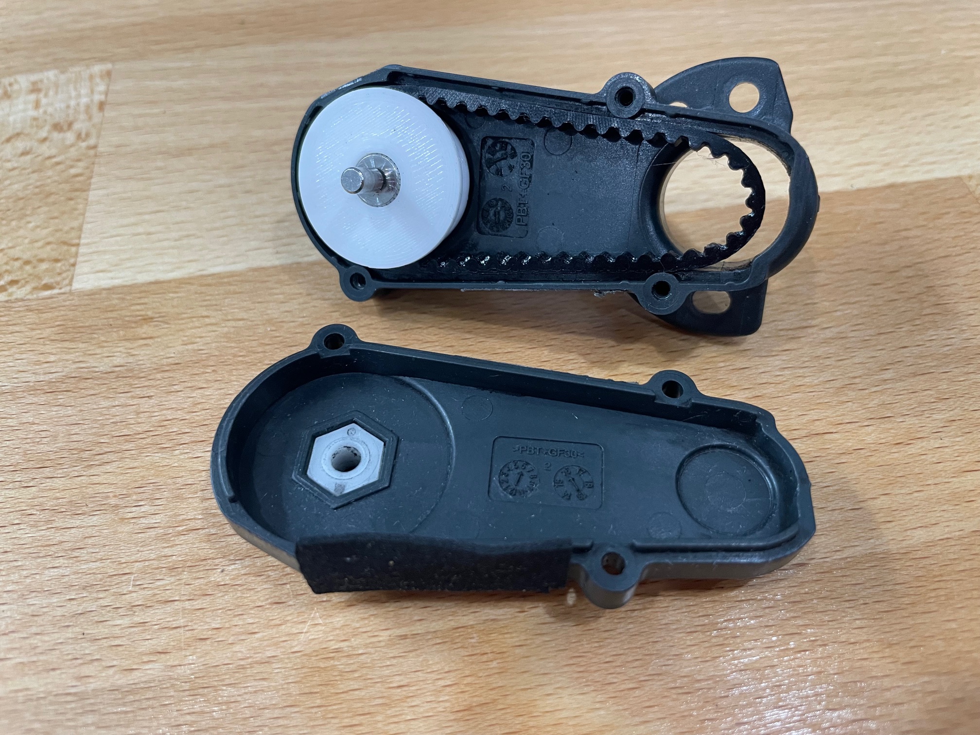 Vorwerk VR200 main brush transmission belt and pulley