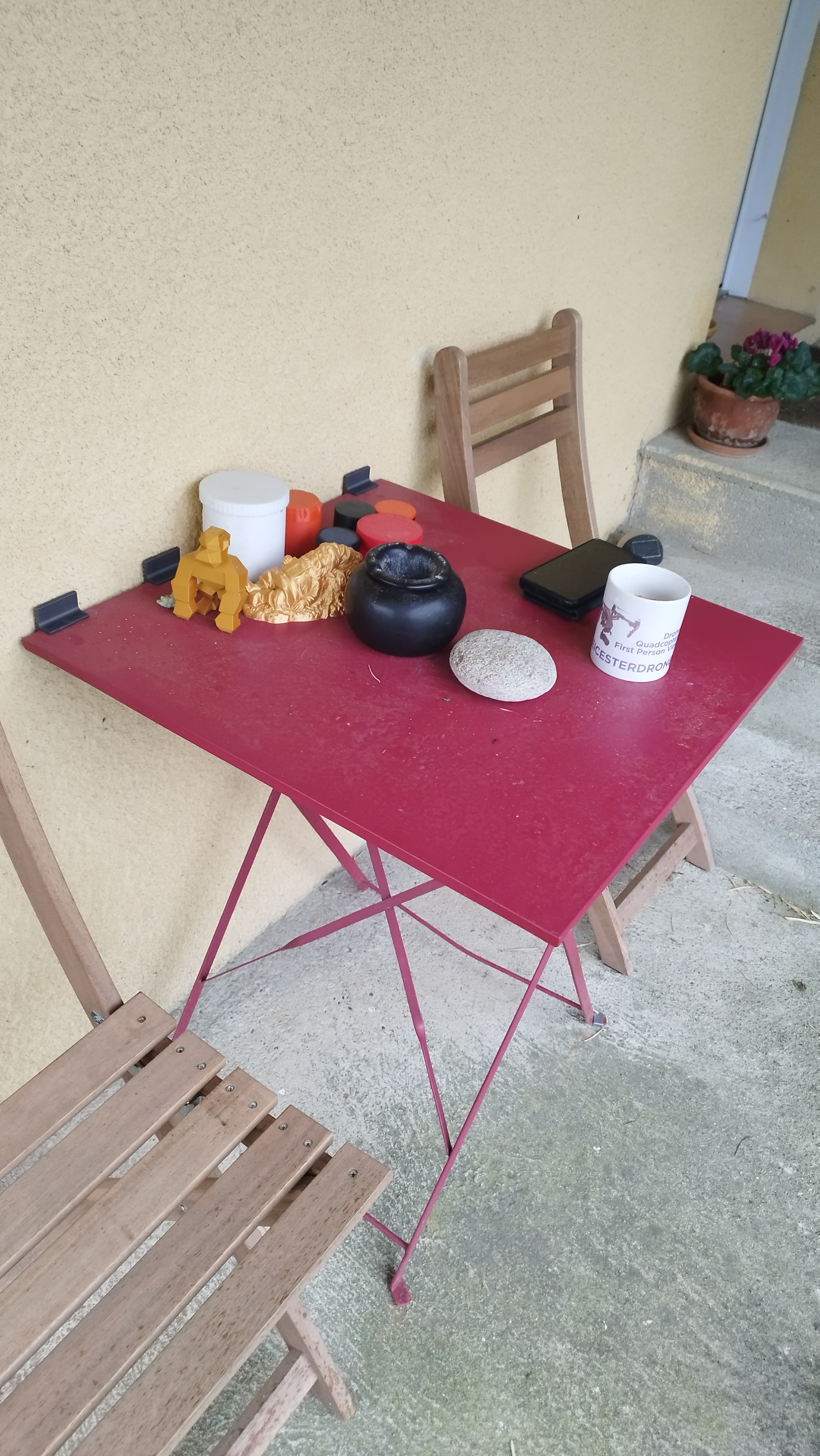 Protège mur pour table en fer jardin