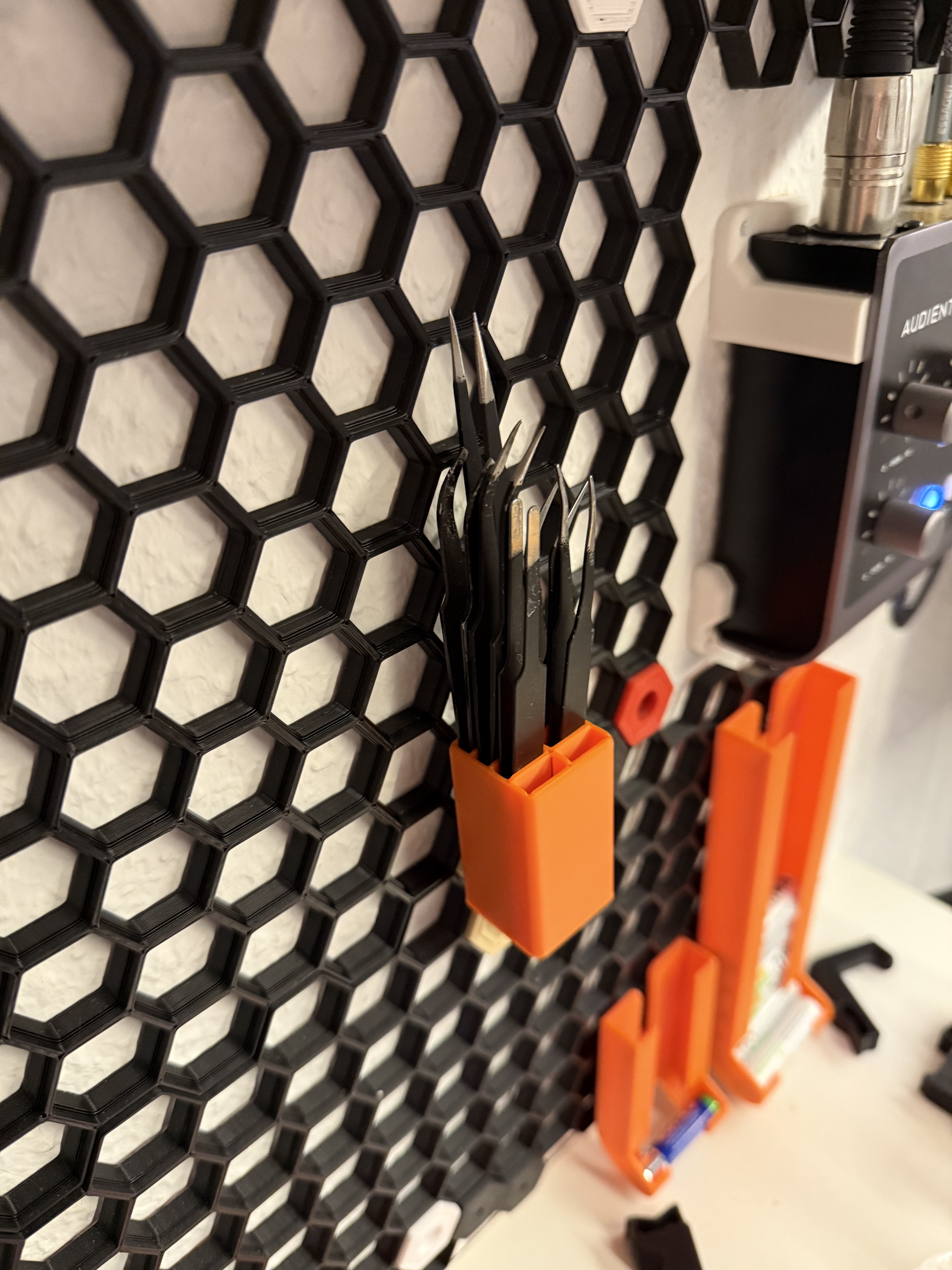 Holder for 8 Tweezers (Very space efficient and compact) - Honey Comb Storage Wall