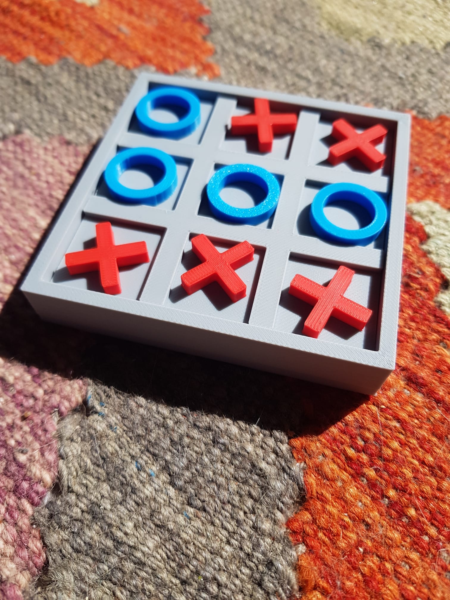 (no supports!) Simple Tic Tac Toe game with lid