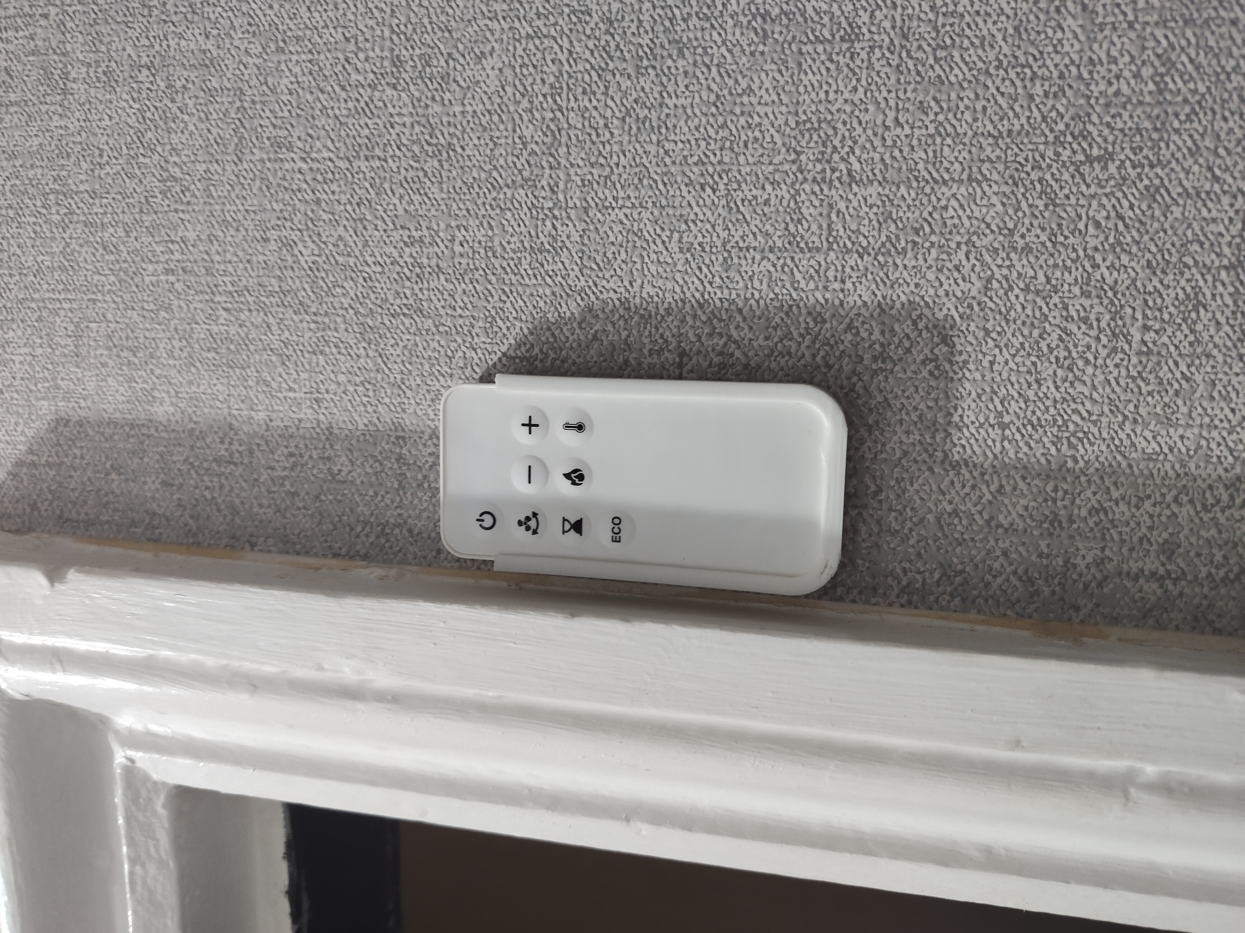 Silvercrest SKWH2000 B2 heater remote holder