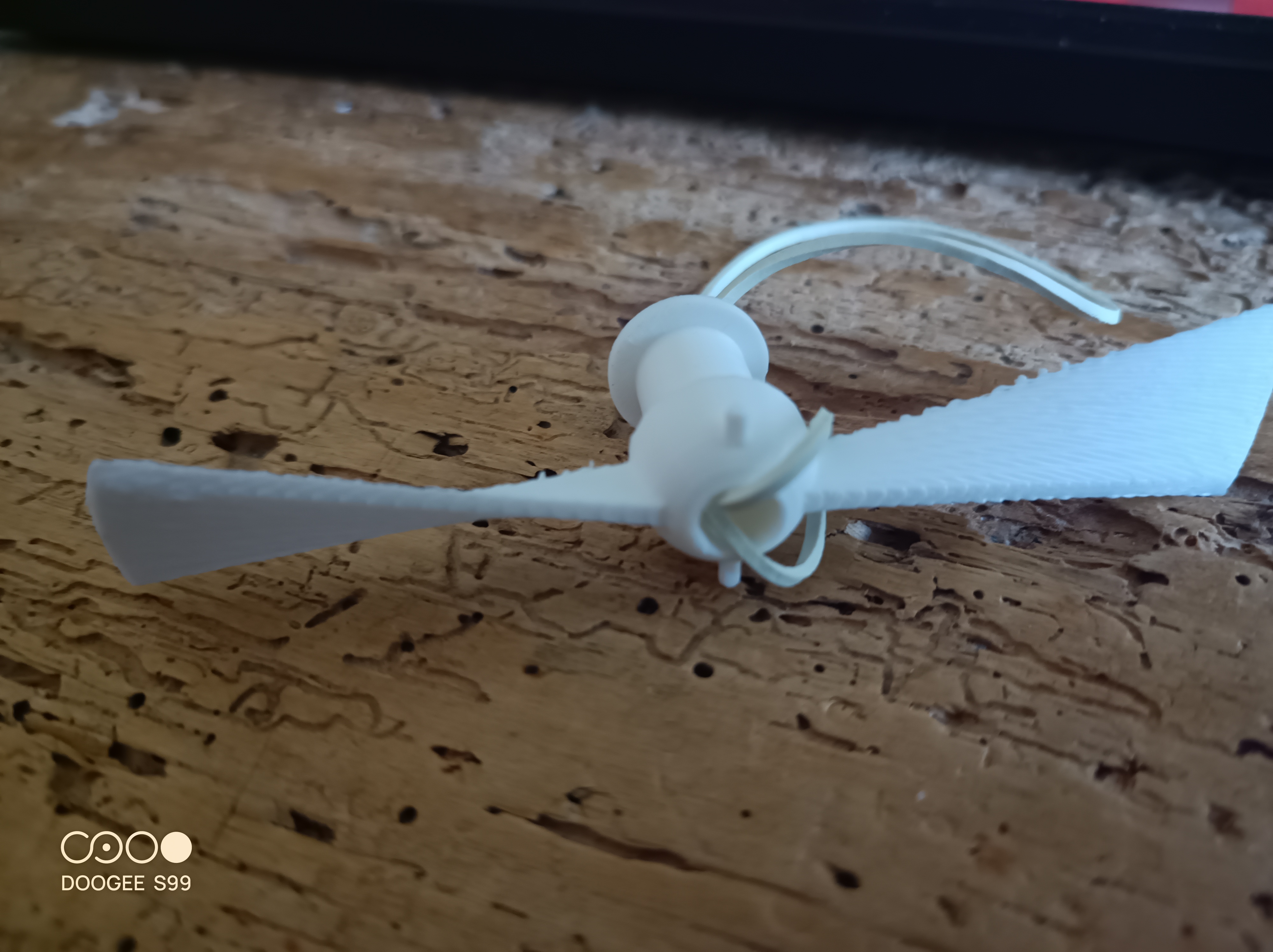 rubber plane / avion — miniatura 4