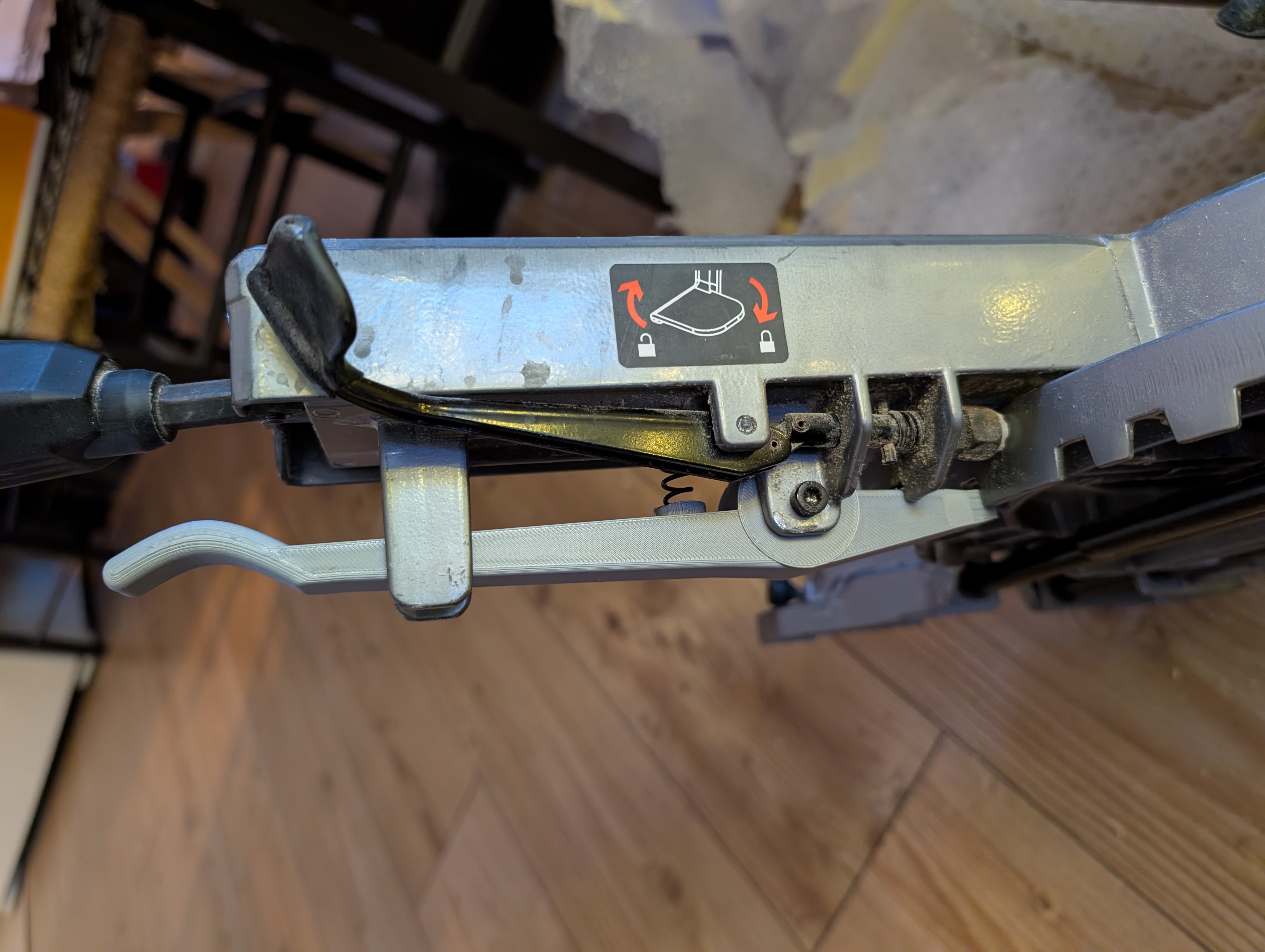 Position lock for Hikoki C8FSHG miter saw