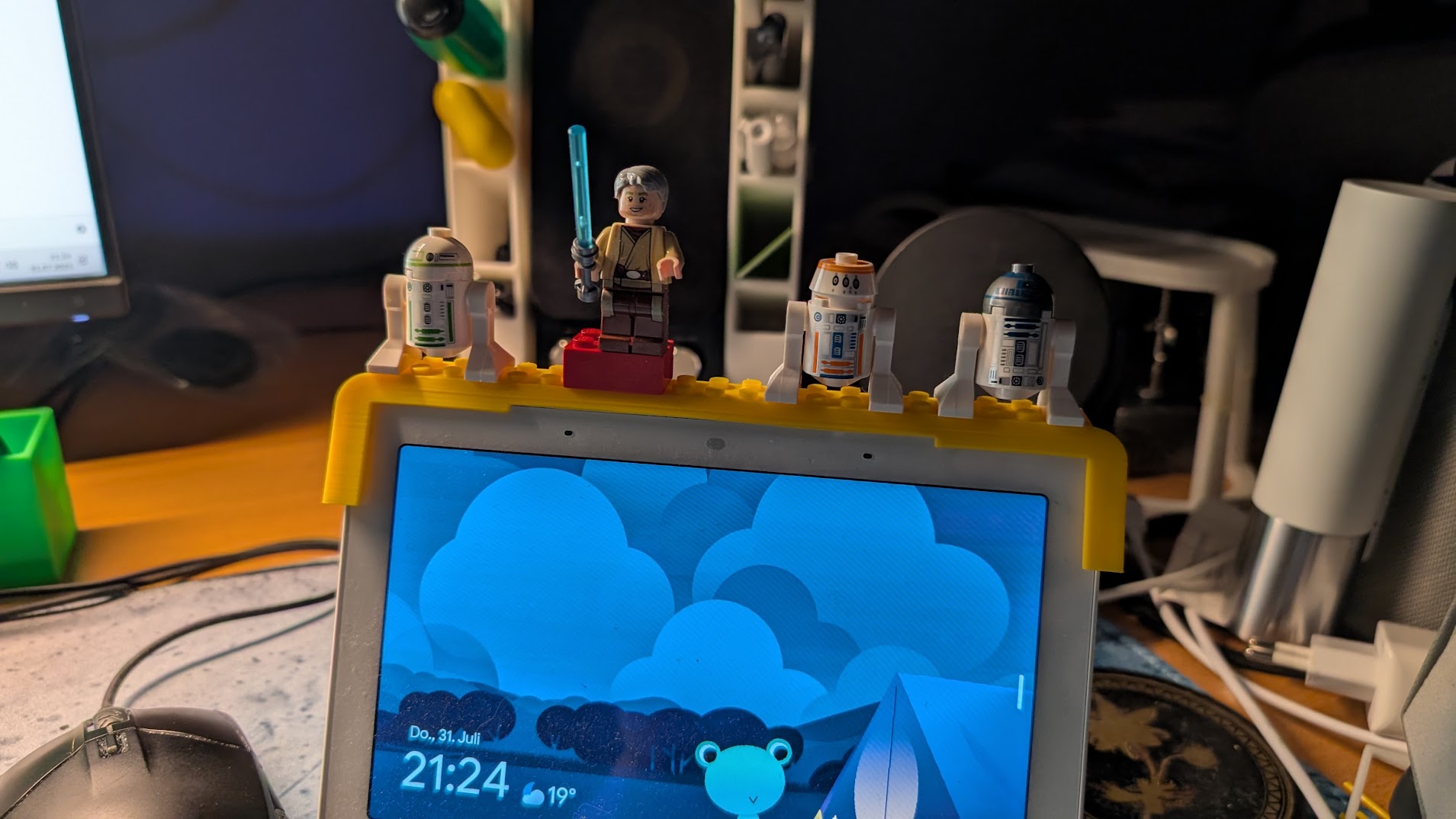 Nest Hub Bricks Holder