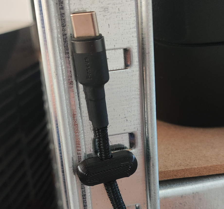 Tiny Magnetic Cable Clip - 6x3 Magnets
