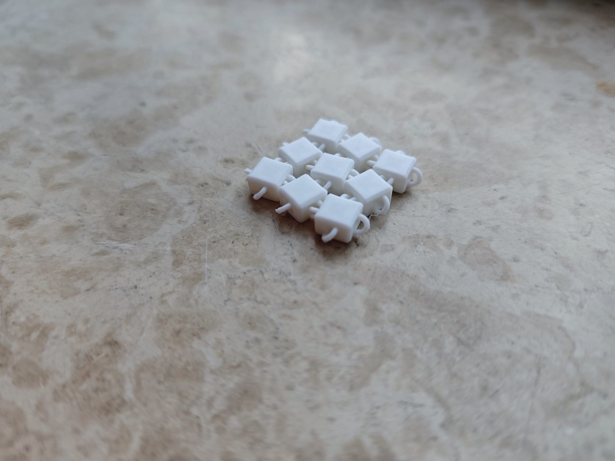 Everydays 007 v1 – Chain-Linked Fabric Grid — thumbnail 4