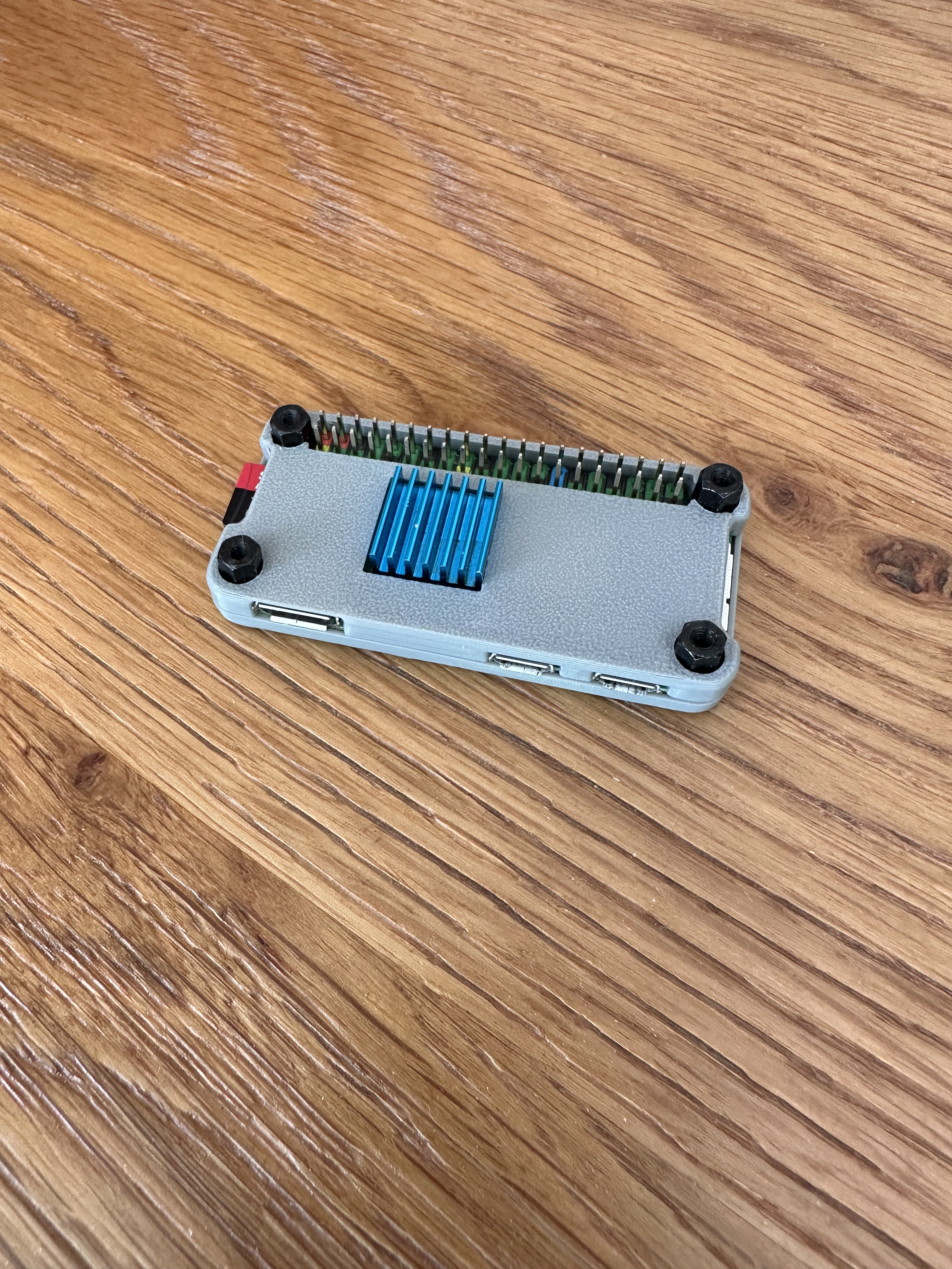 Raspberry Pi Zero 2W case with heat sink and GPIO cutout - HAT Standoff cut out