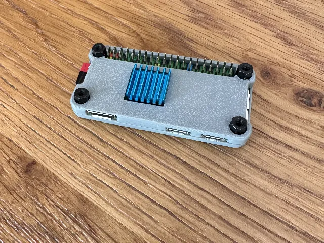 Raspberry Pi Zero 2W case with heat sink and GPIO cutout - HAT Standoff cut out