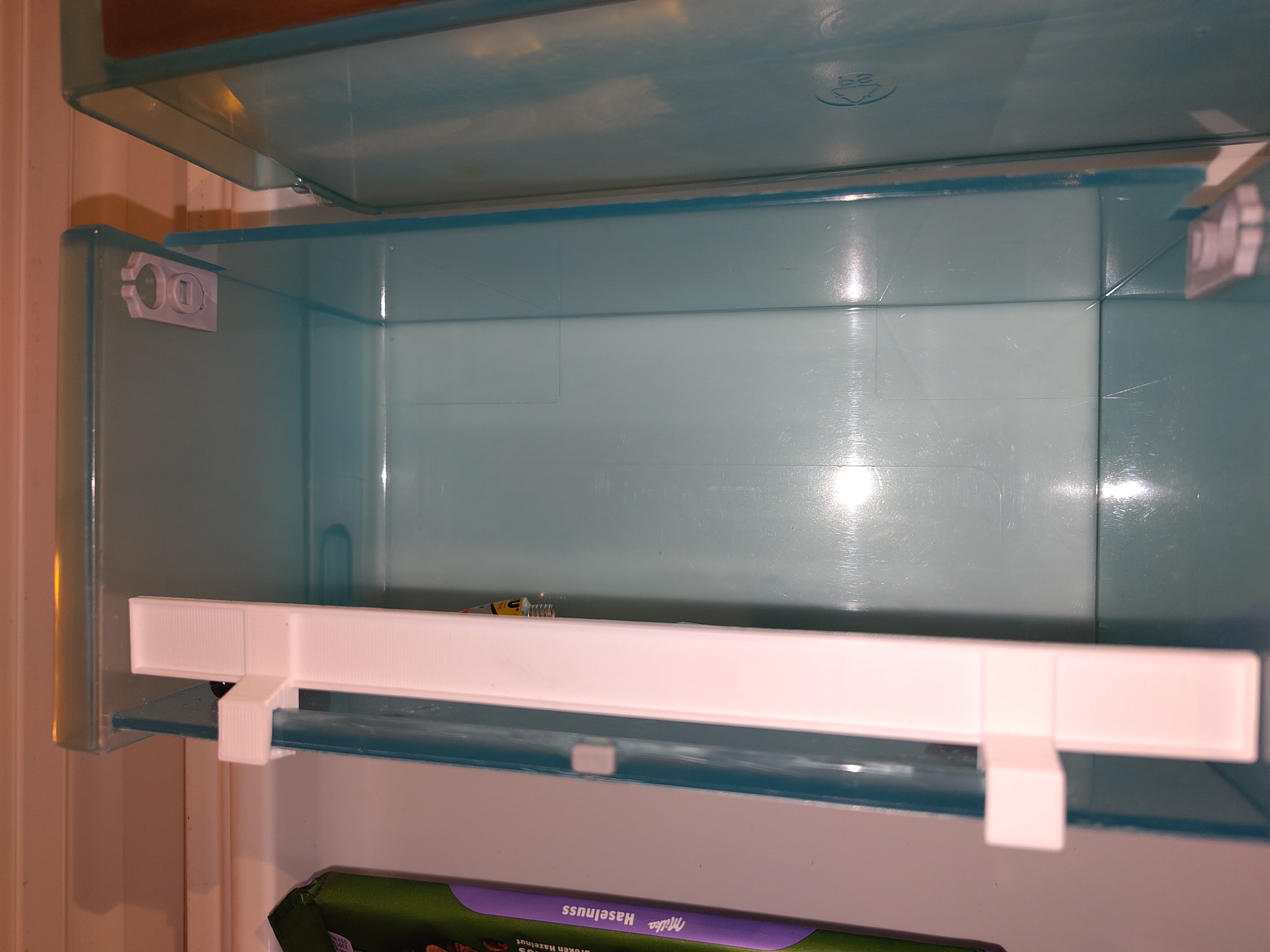 Fridge door shelf railing