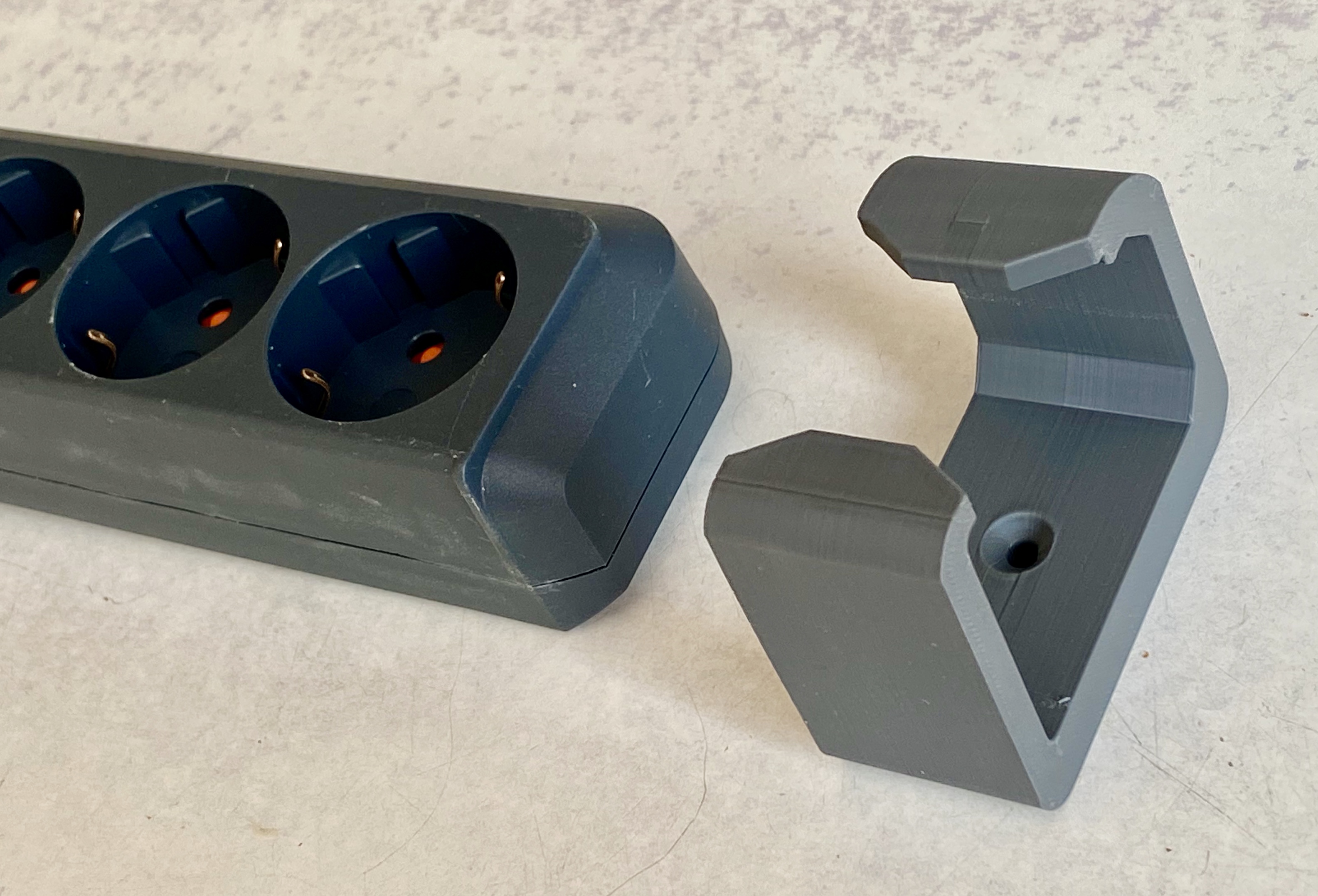 Wallbracket for Multiple Socket Outlet (Powersupply) Brennenstuhl B-136-S DE 3516 V3