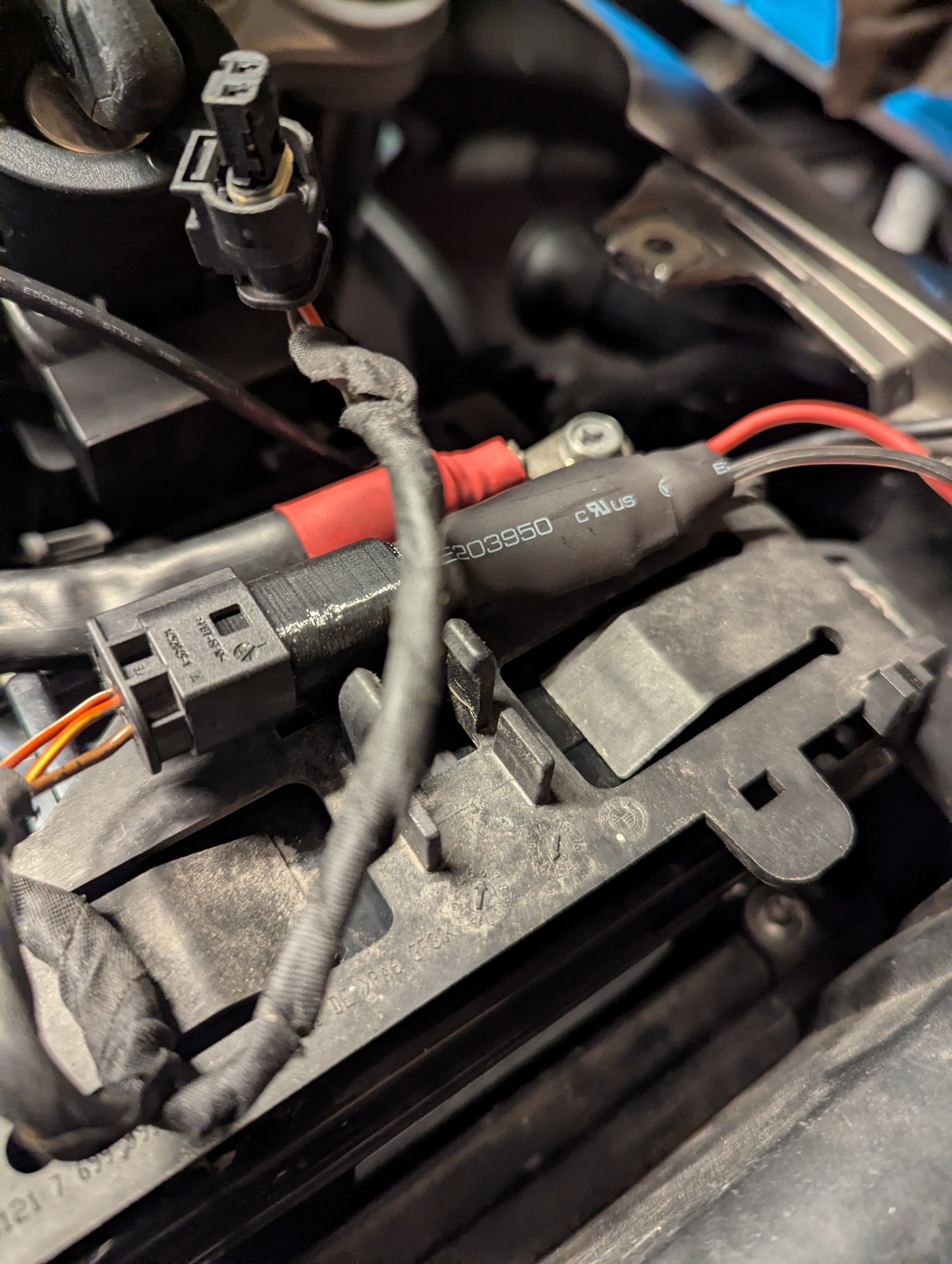 BMW 3-pin GPS/Accessory connector #83300413585