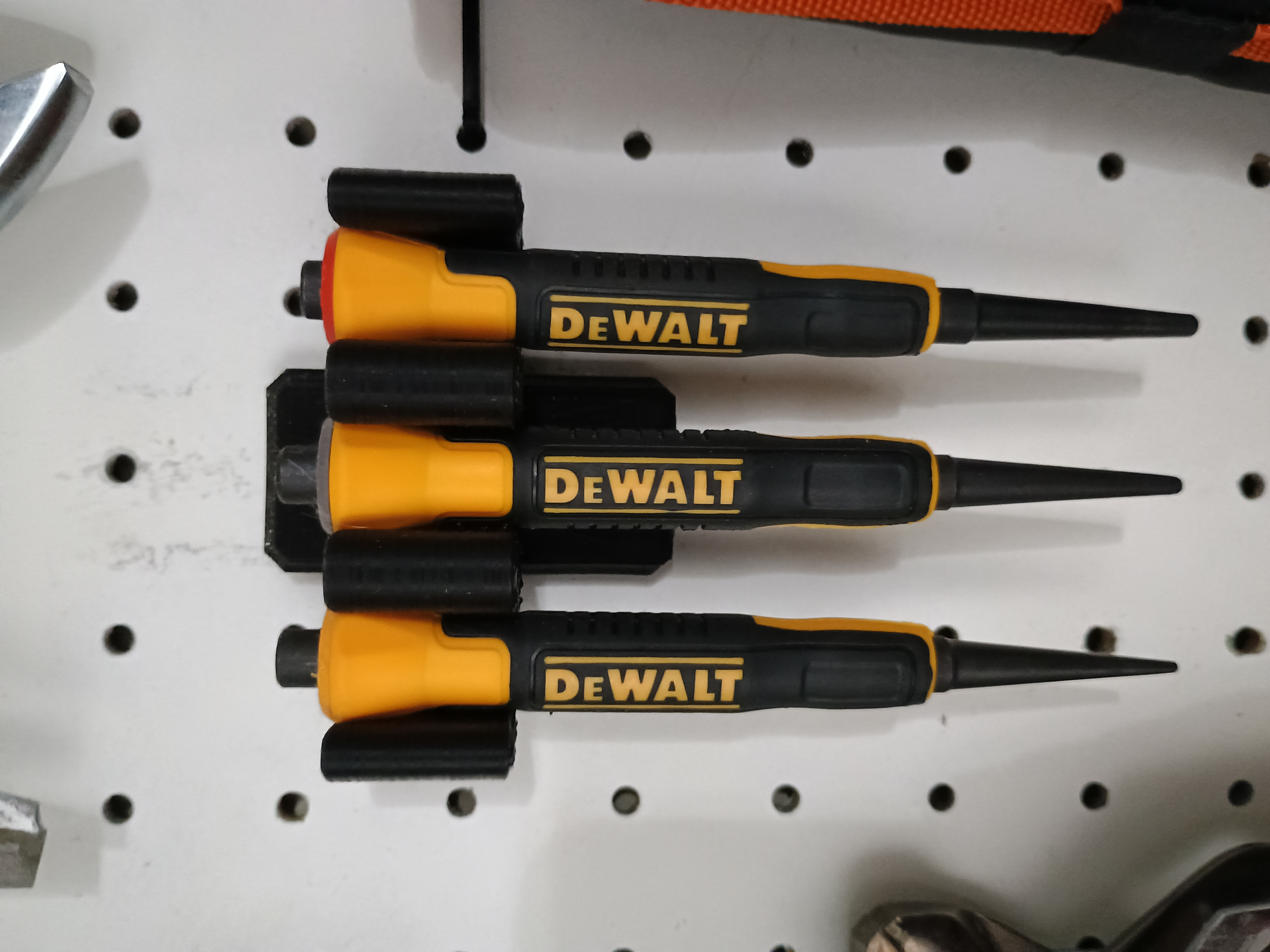 Sy's Peglock Dewalt Nail Head Set Holder 3D model thumbnail