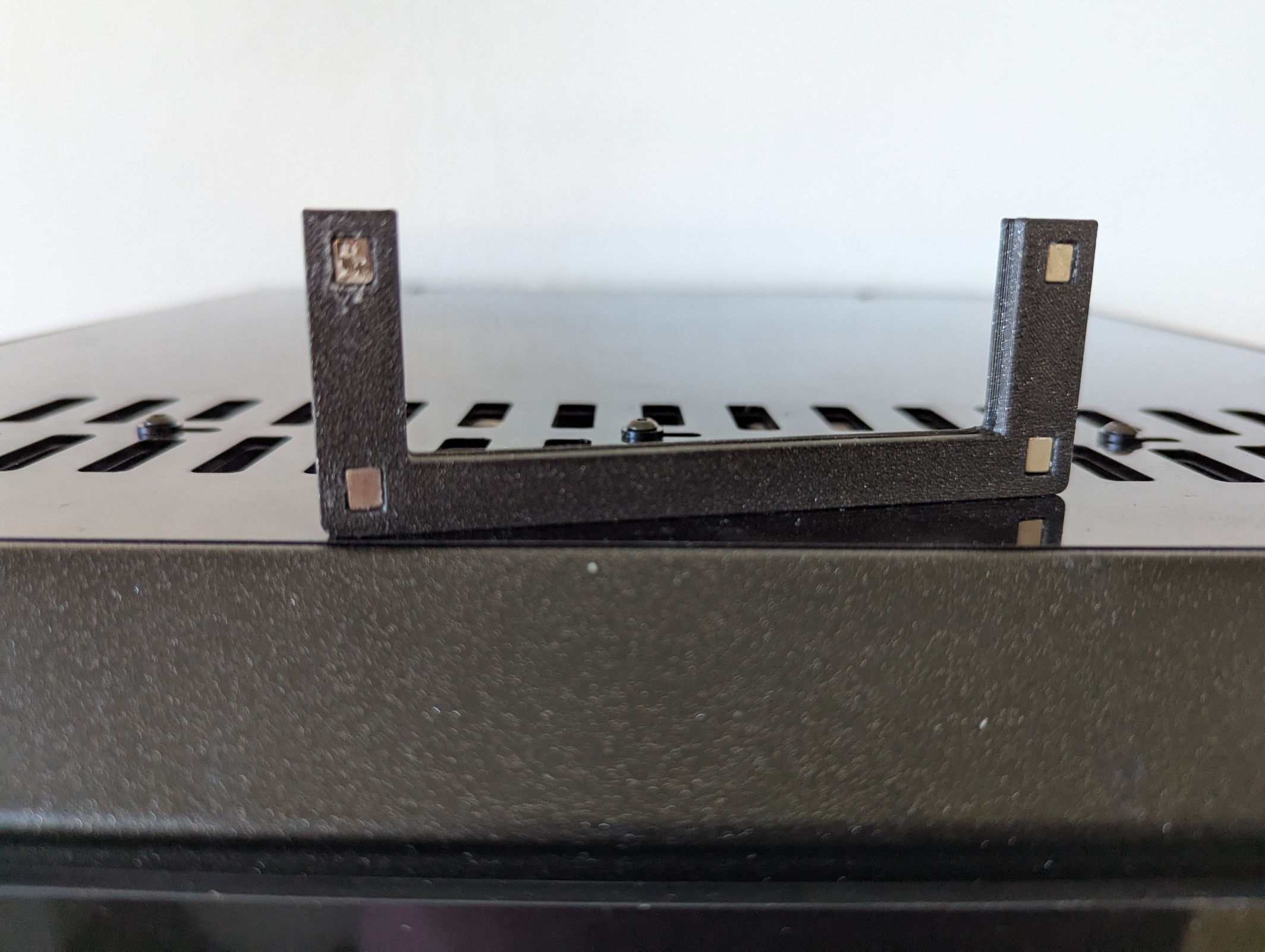 Magnetic Sample Holder — thumbnail 2