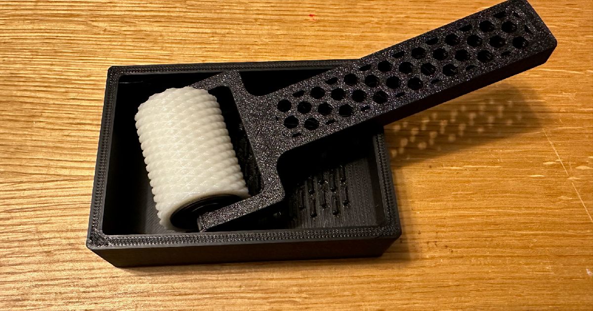 Wood glue roller with glue tank by goldon | Download free STL model | Printables.com - 3D model önizlemesi