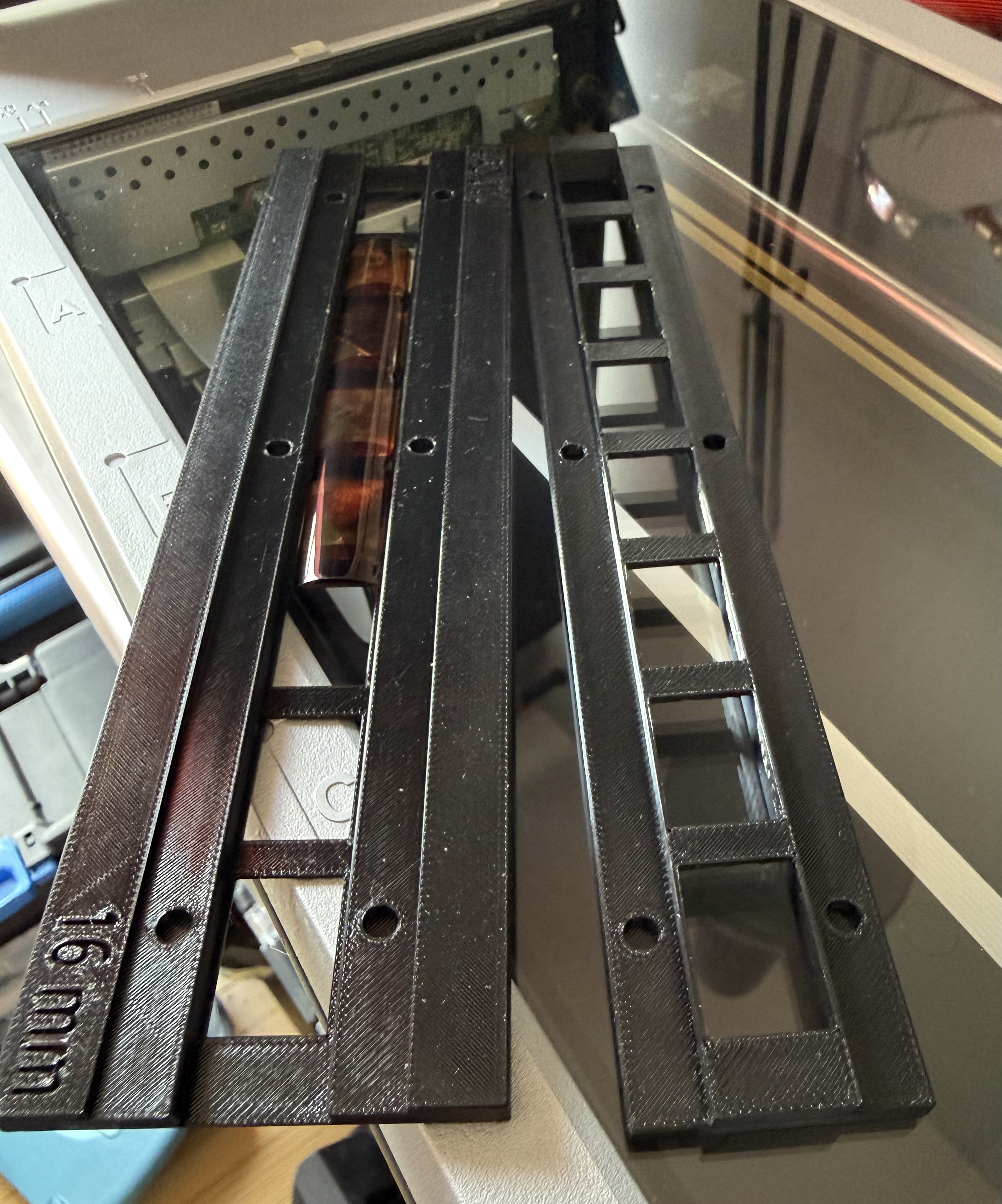 Remixed Darkaegis top part with Dividers for curled 110 film Scanning