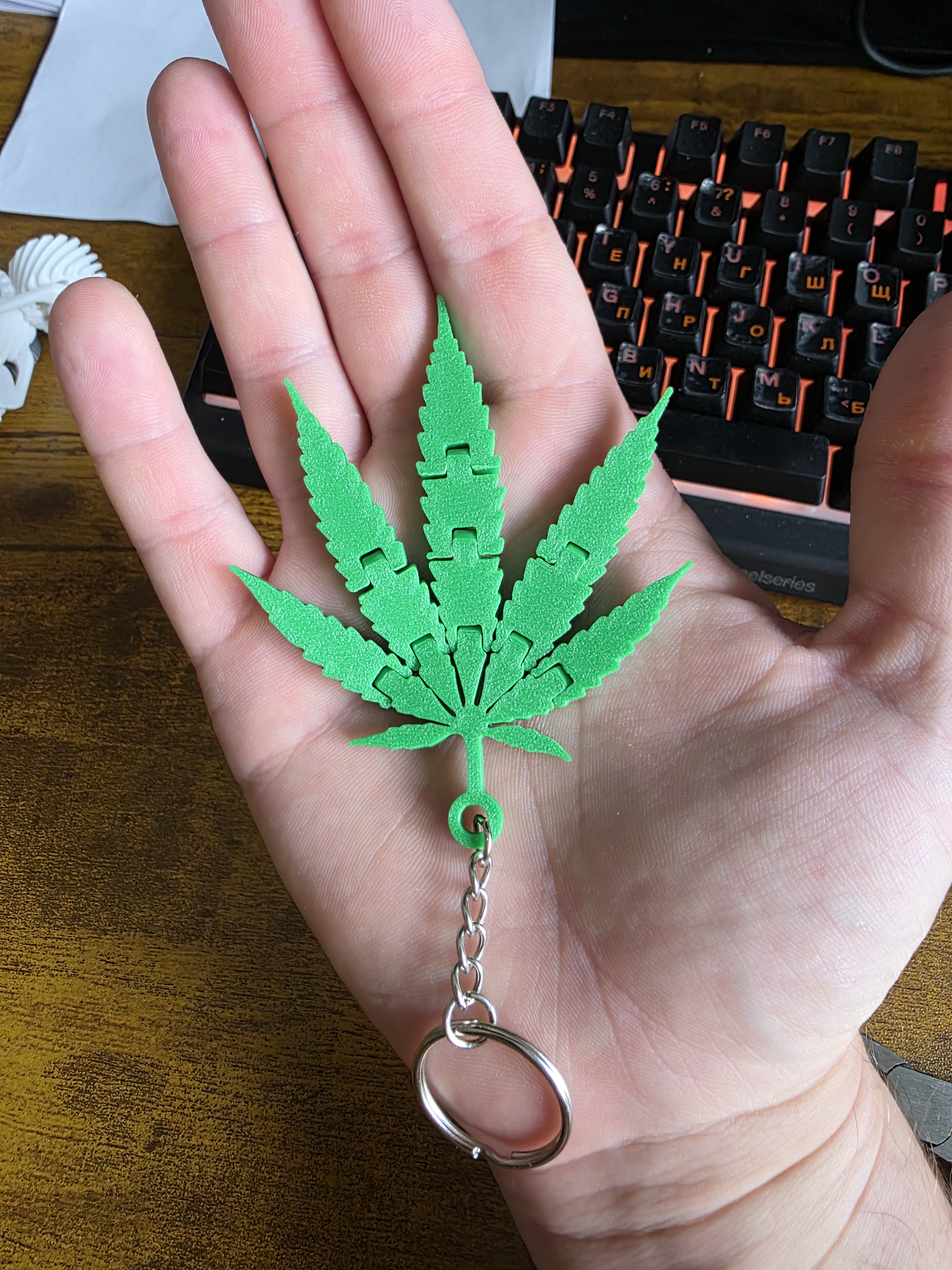 Flex Weed Leaf - keychain
