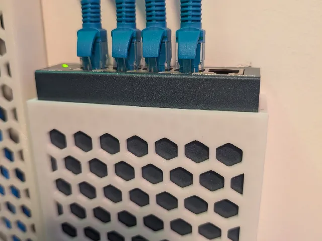 TL-SG105 Network Switch wall mount