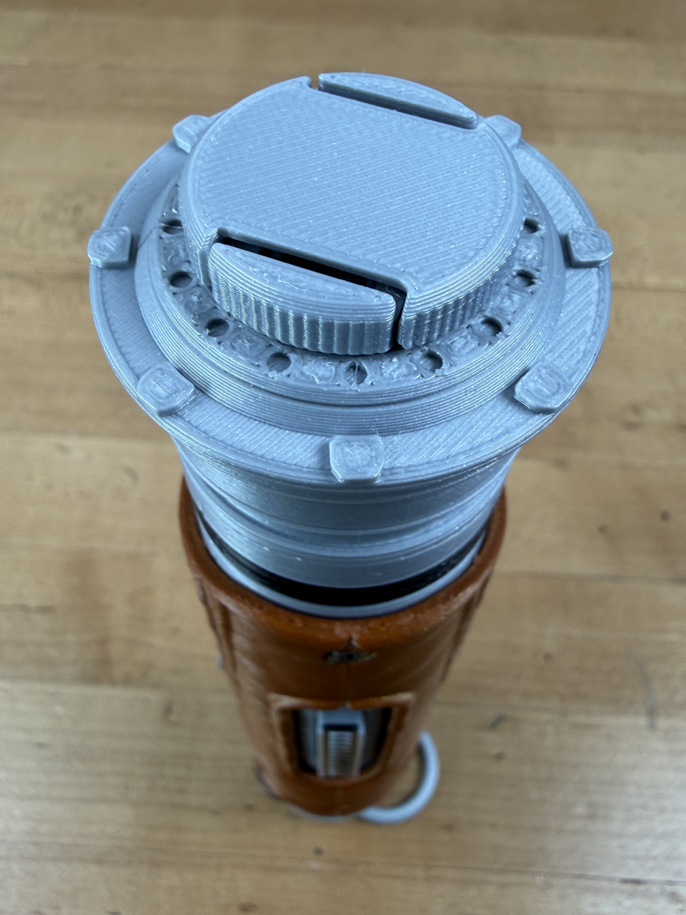 Devon Izara's Collapsing Lightsaber — miniatura 3